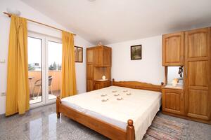 Appartements pour la famille avec les enfants Kastel Stafilic, Kastela - 9211