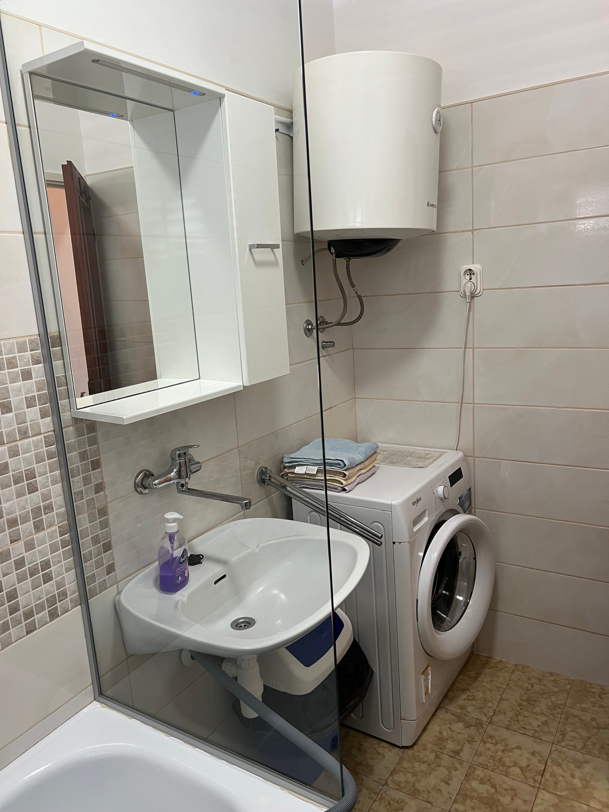 Three bedroom apartment near beach Brna, Korčula  A-a