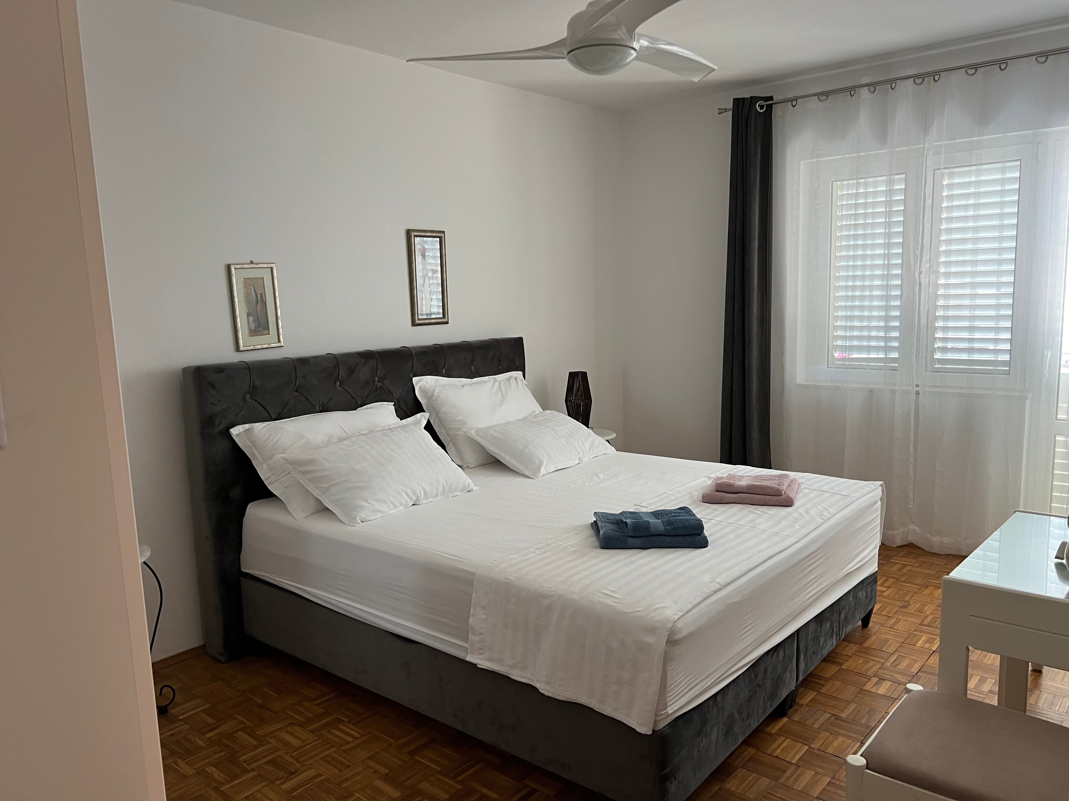 Three bedroom apartment near beach Brna, Korčula  A-a
