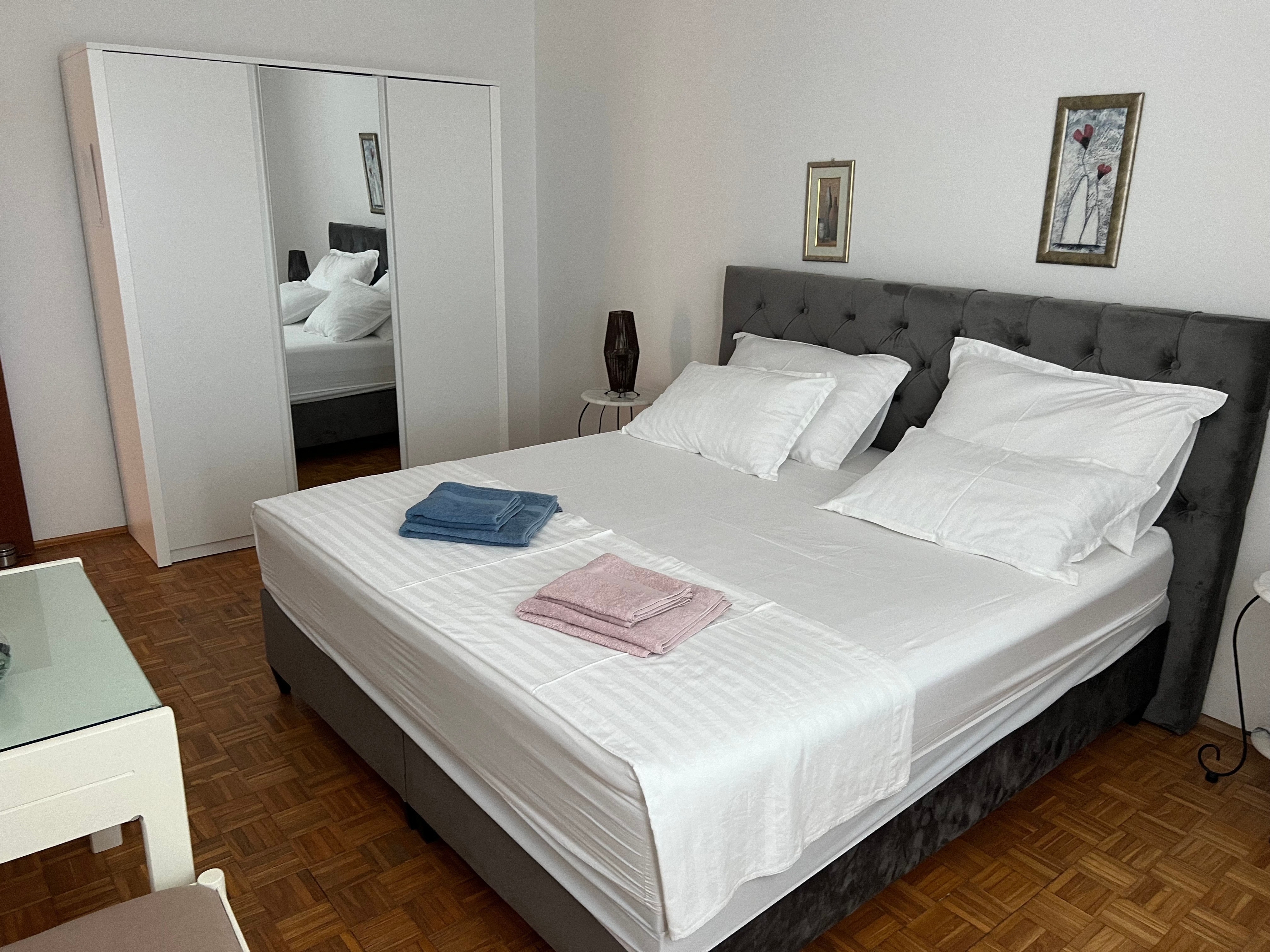 Three bedroom apartment near beach Brna, Korčula  A-a