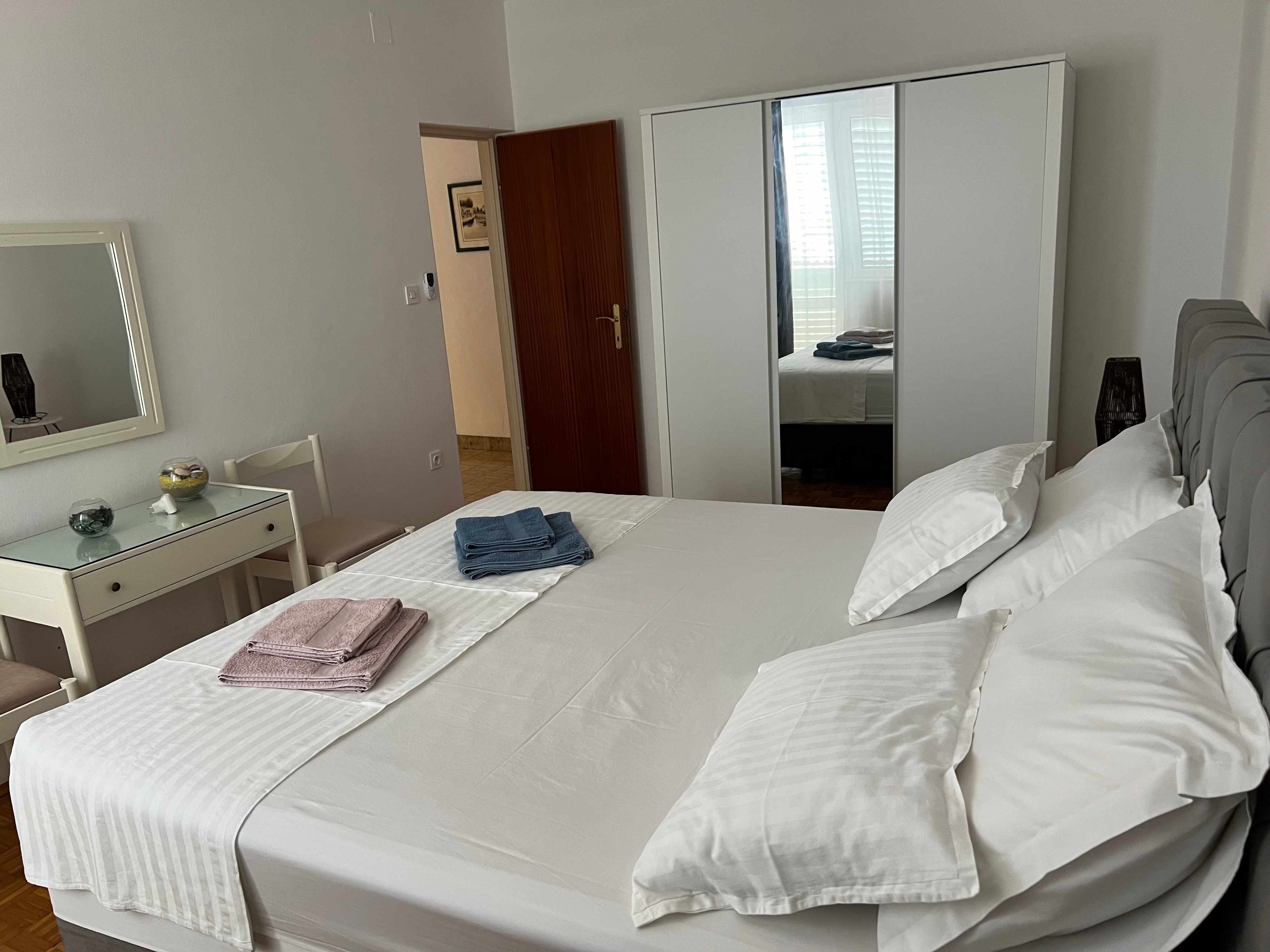 Three bedroom apartment near beach Brna, Korčula  A-a
