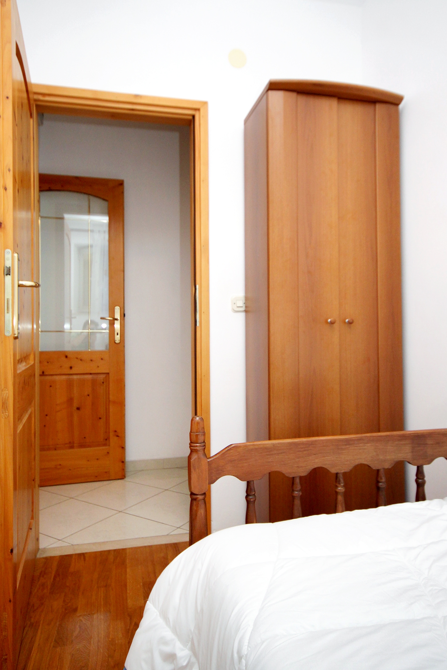 Three bedroom apartment with terrace and sea view Cove Vrbovica, Korčula  A-a