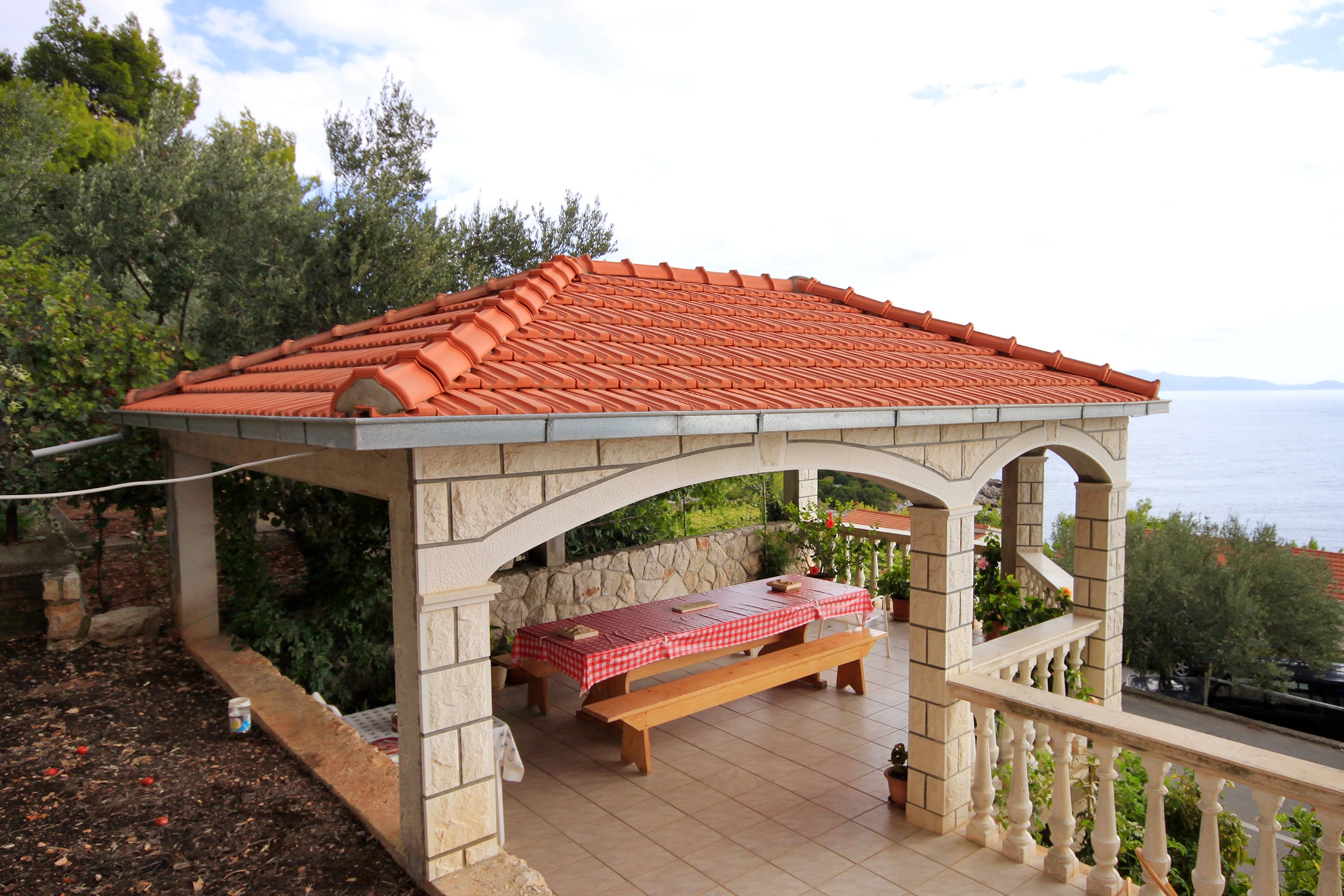 Four-bedroom apartment with terrace and sea view Prižba, Korčula (A-9227-d)