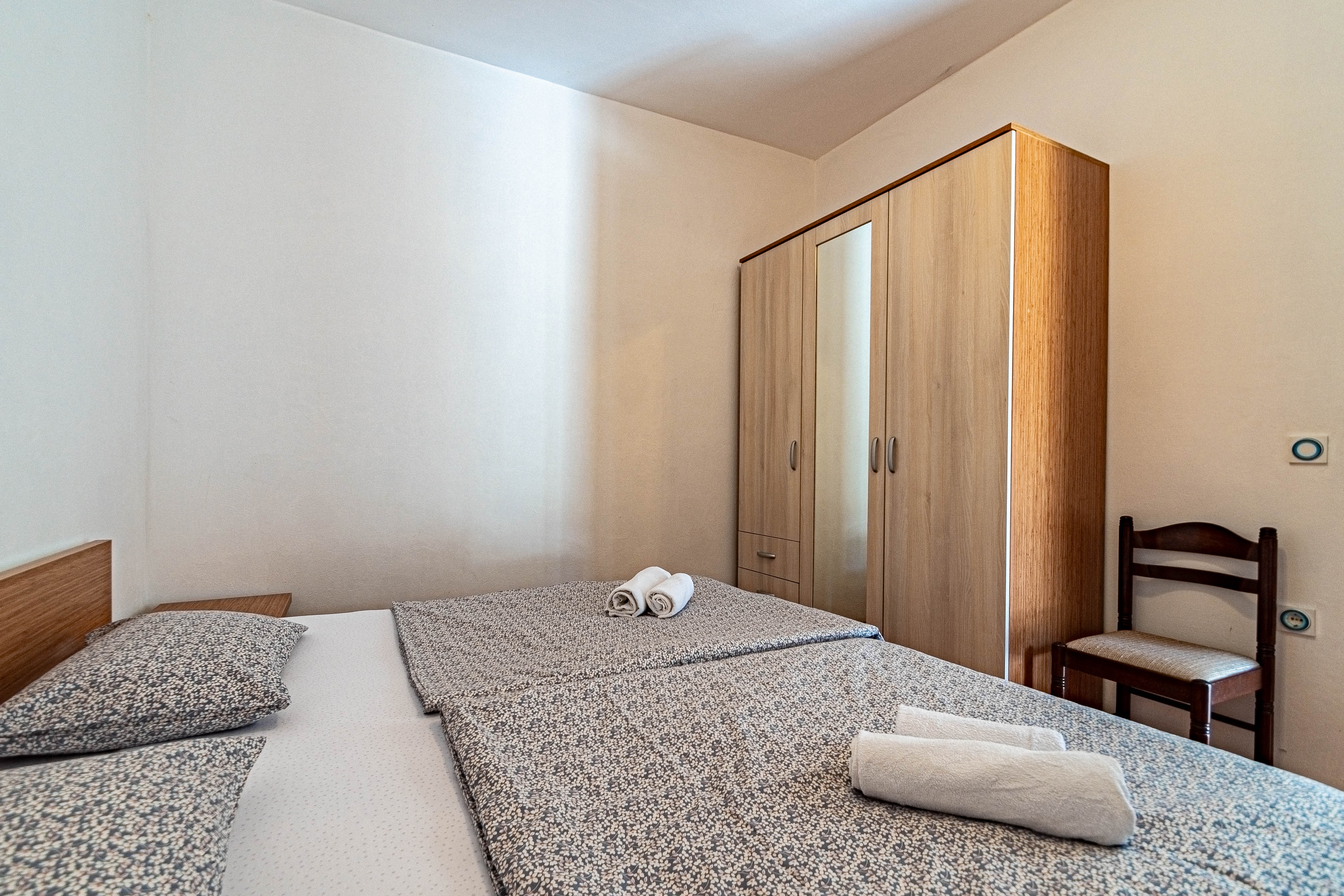 One bedroom apartment near beach Tri Žala, Korčula  A-a