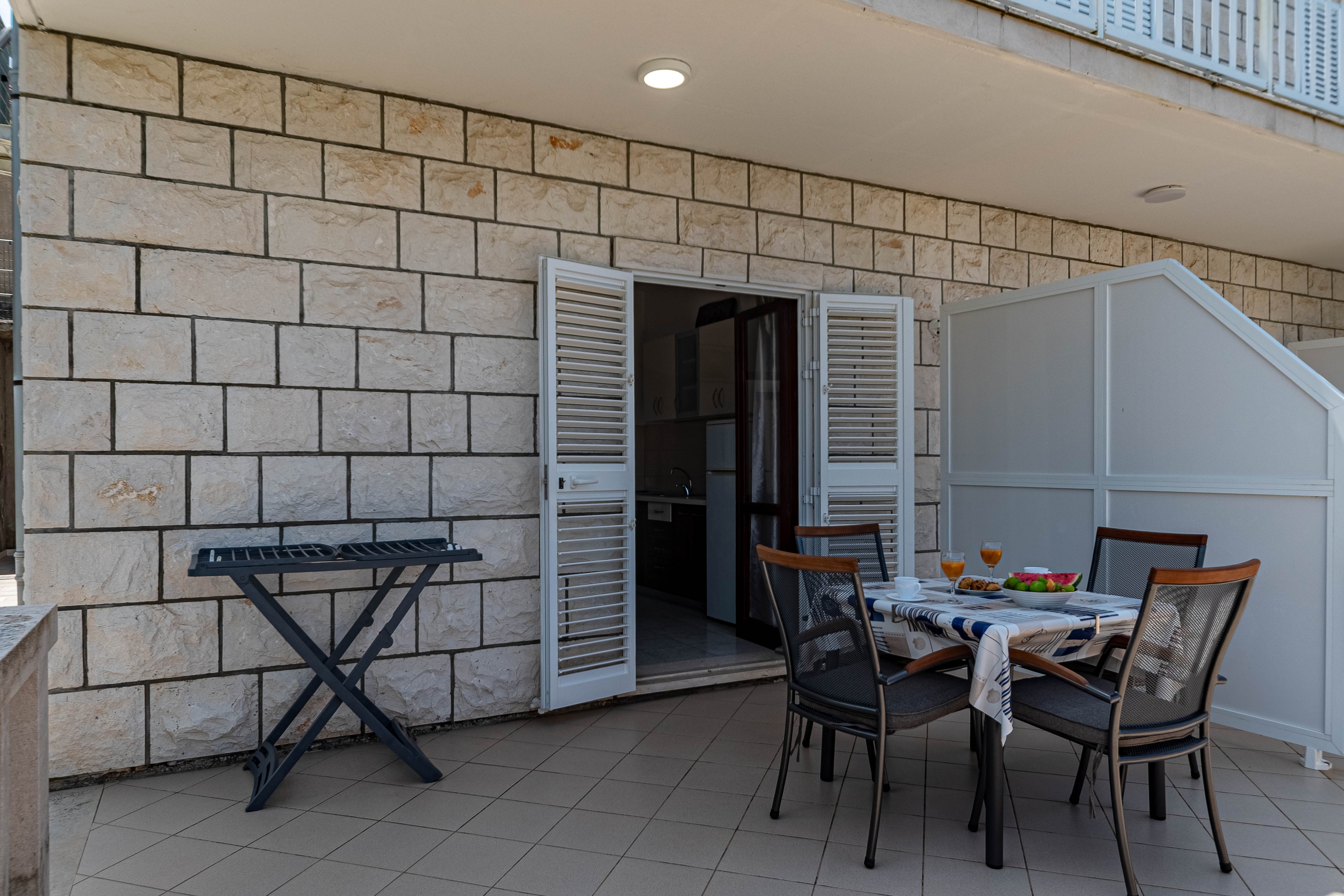 One bedroom apartment near beach Tri Žala, Korčula  A-a