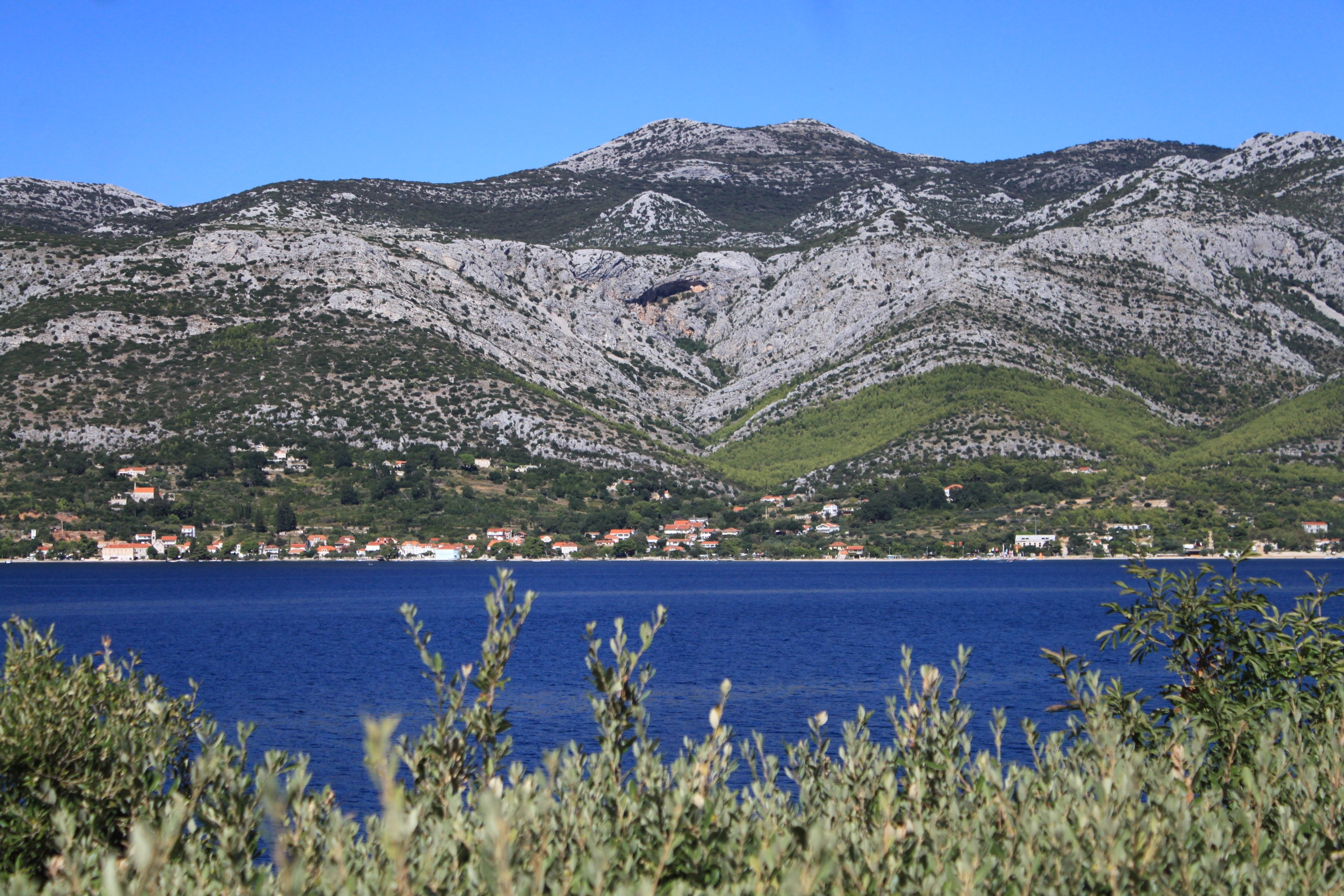 One bedroom apartment near beach Tri Žala, Korčula  A-a
