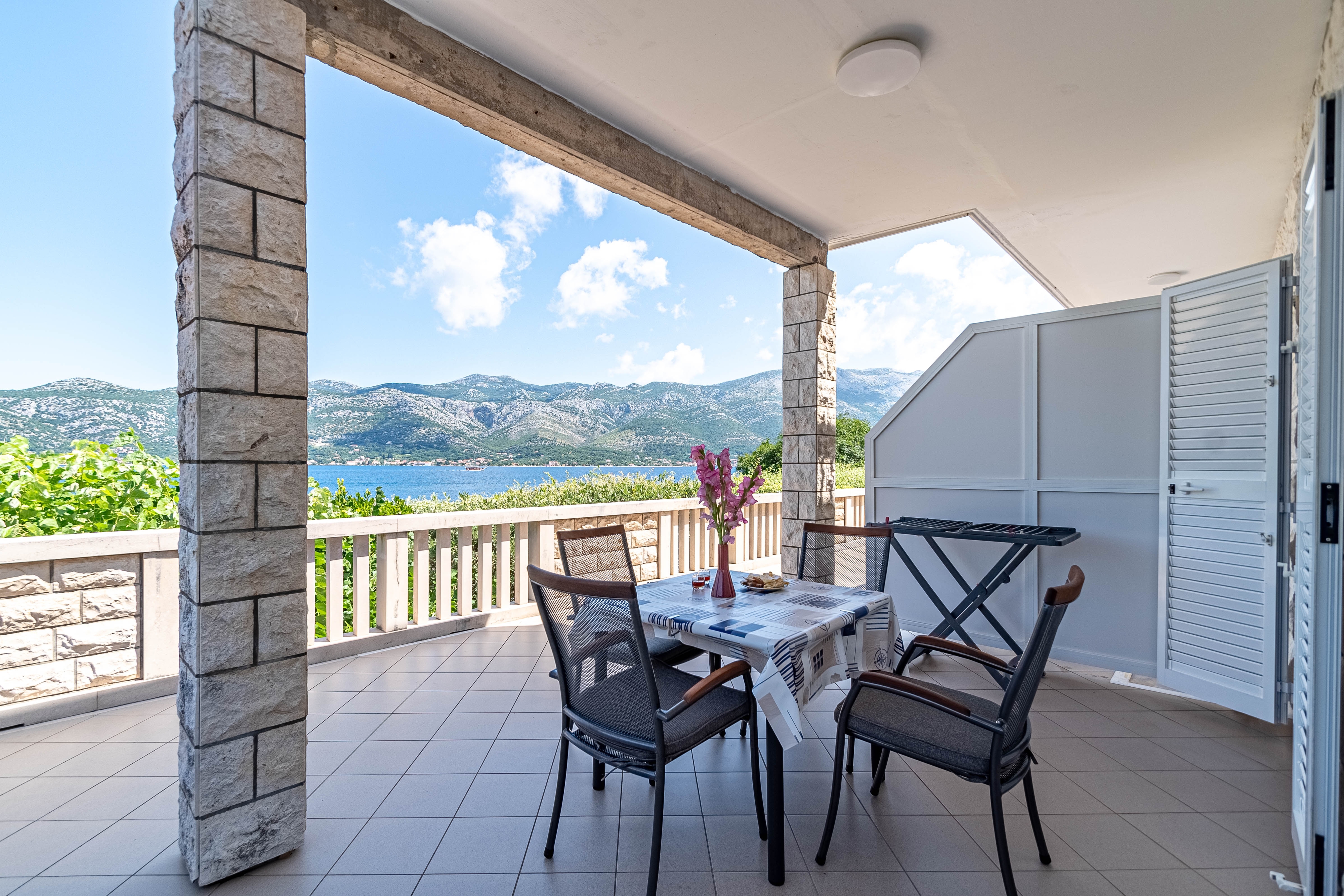 One bedroom apartment near beach Tri Žala, Korčula  A-b