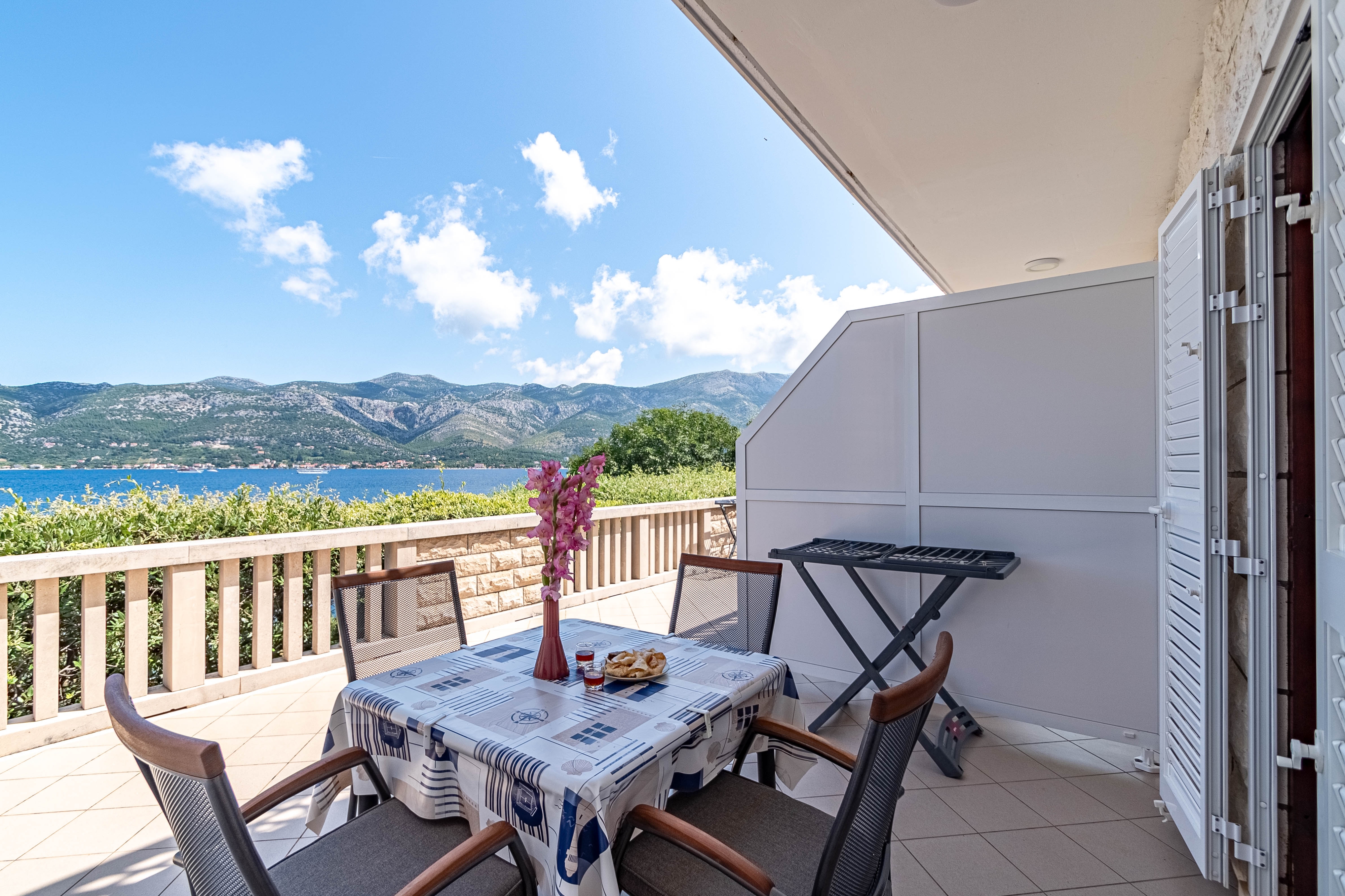 One bedroom apartment near beach Tri Žala, Korčula (A-9237-c)