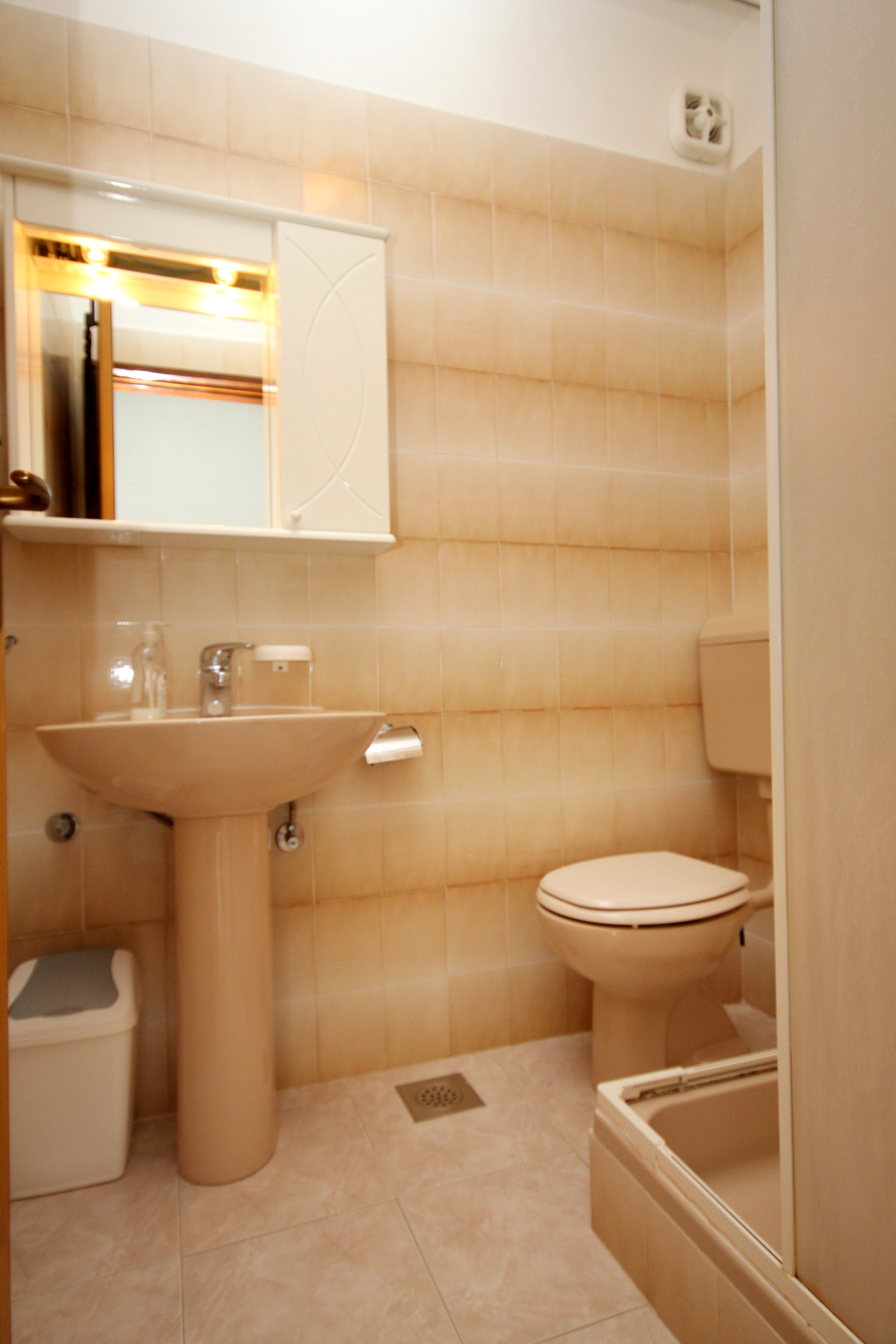 Three bedroom apartment near beach Tri Žala, Korčula  A-d