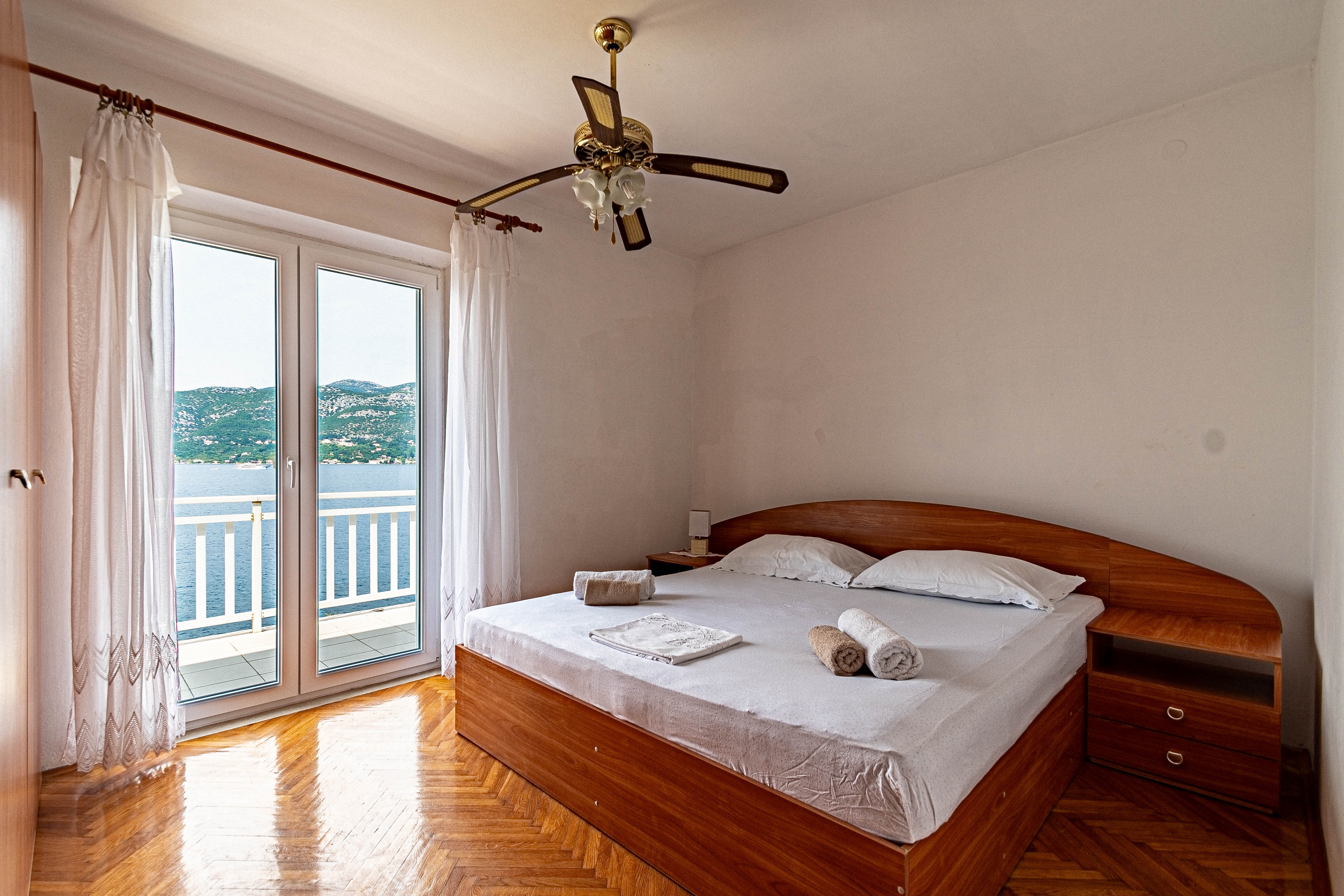 Three bedroom apartment near beach Tri Žala, Korčula  A-d