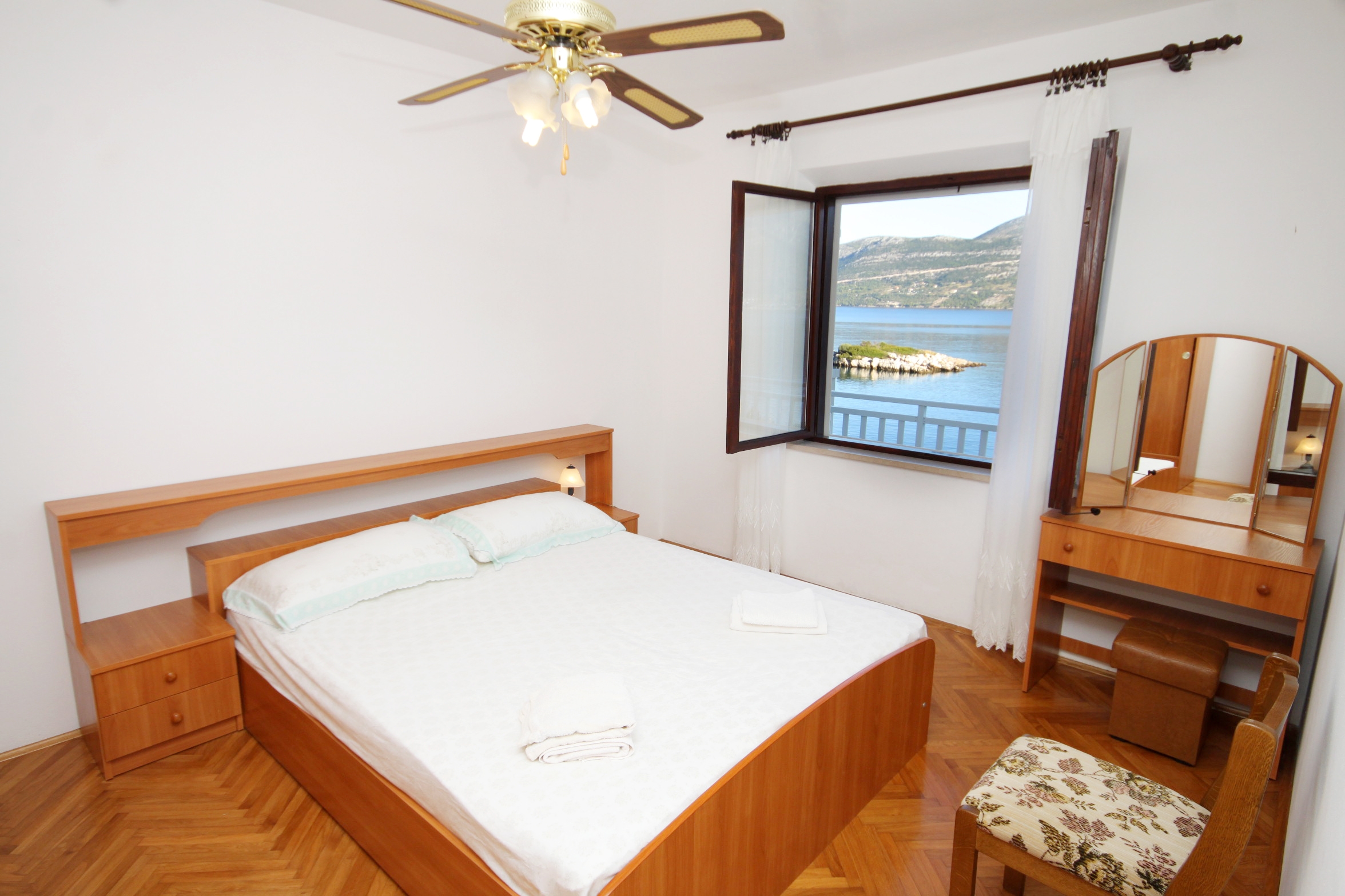 Three bedroom apartment near beach Tri Žala, Korčula  A-d