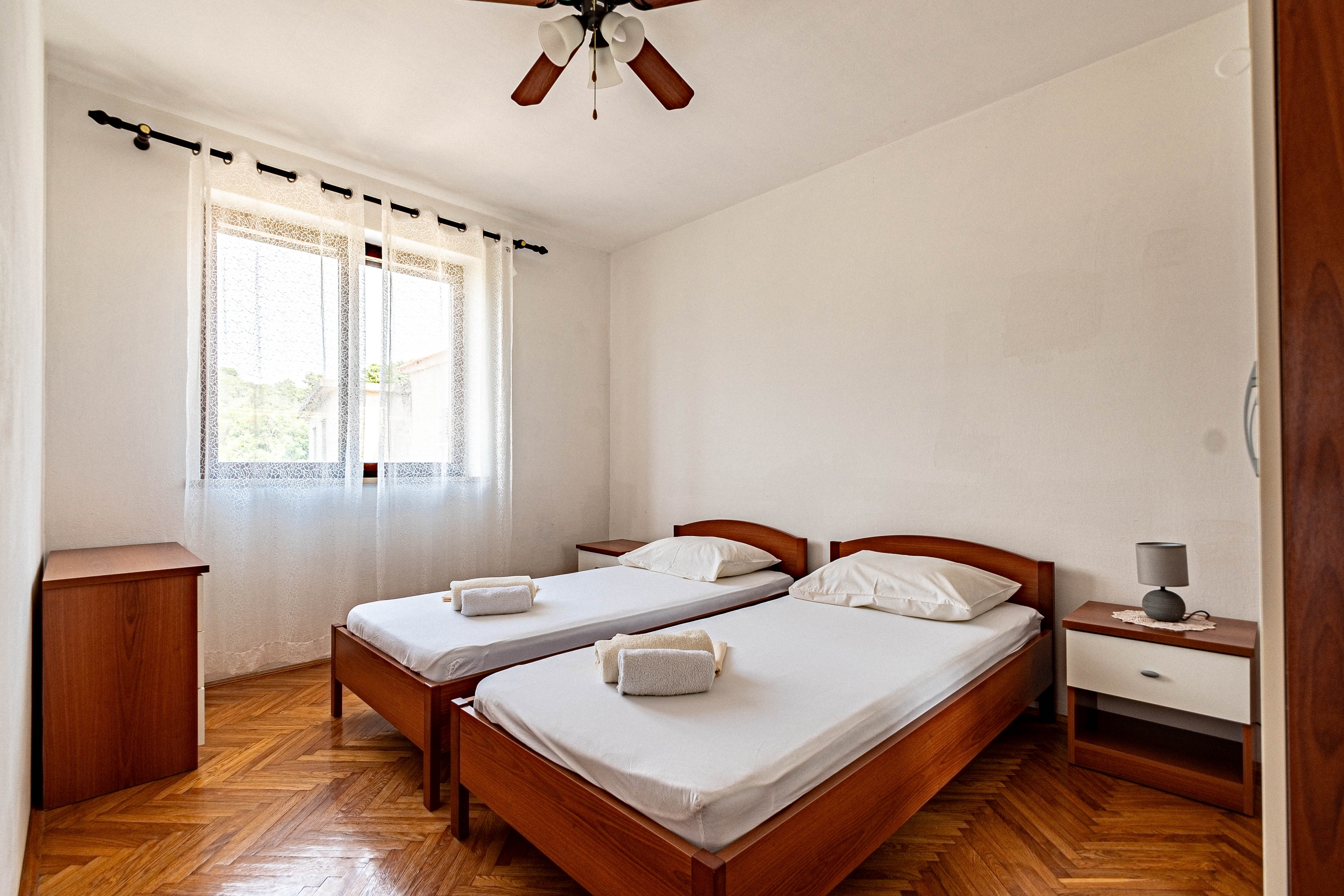 Three bedroom apartment near beach Tri Žala, Korčula  A-d