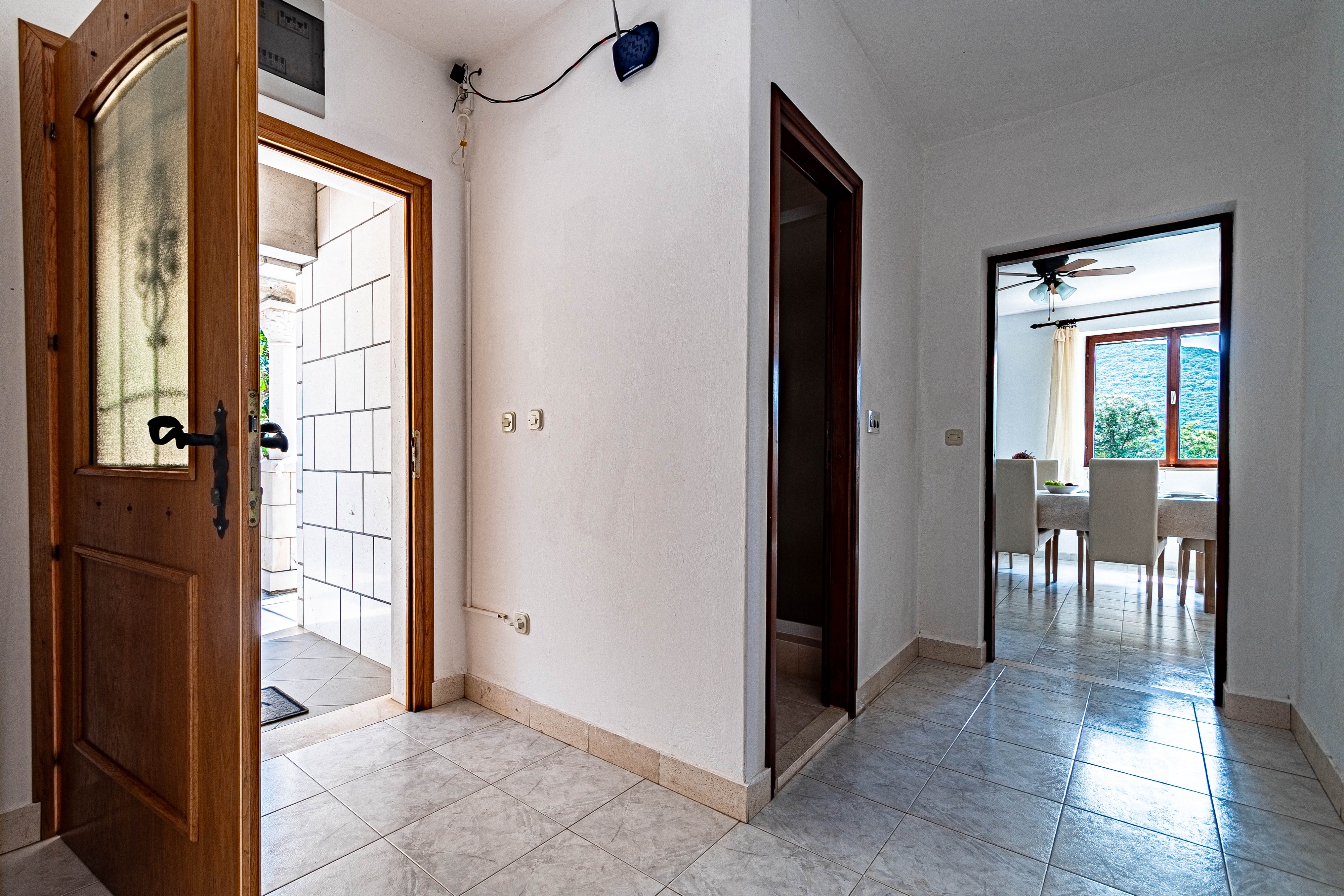 Three bedroom apartment near beach Tri Žala, Korčula  A-d
