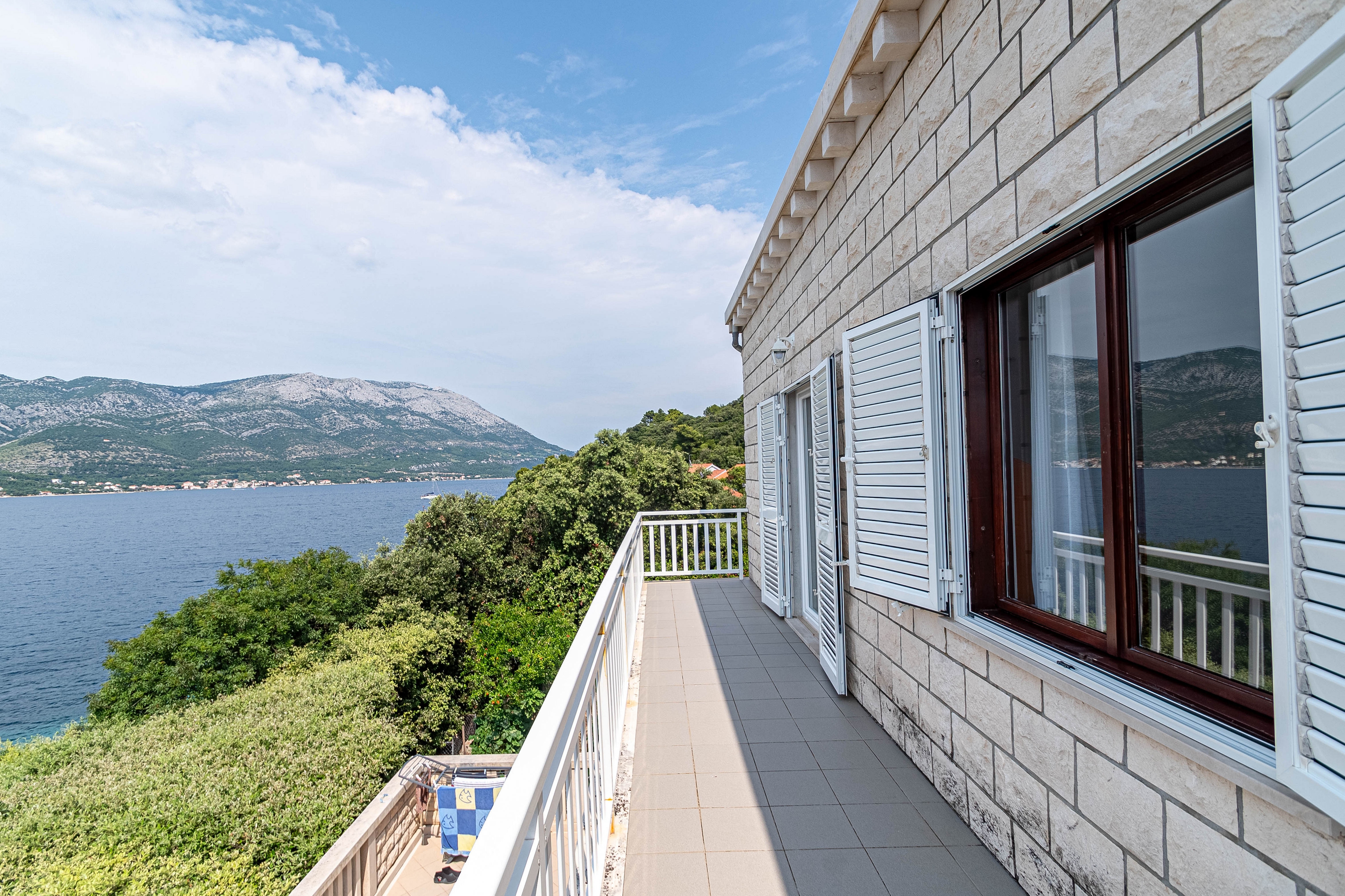 Three bedroom apartment near beach Tri Žala, Korčula  A-d