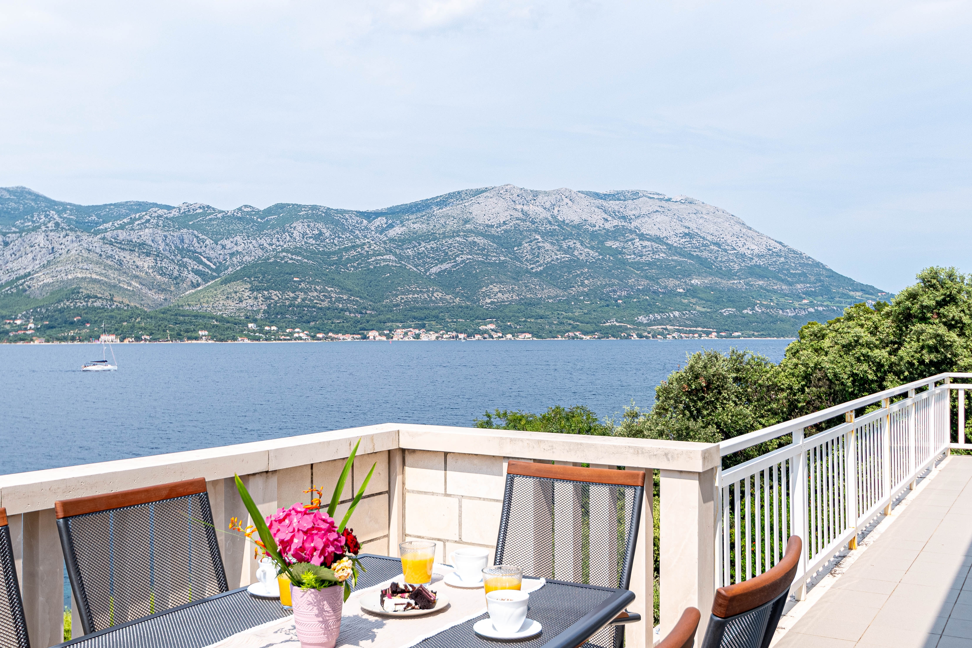 Three bedroom apartment near beach Tri Žala, Korčula  A-d