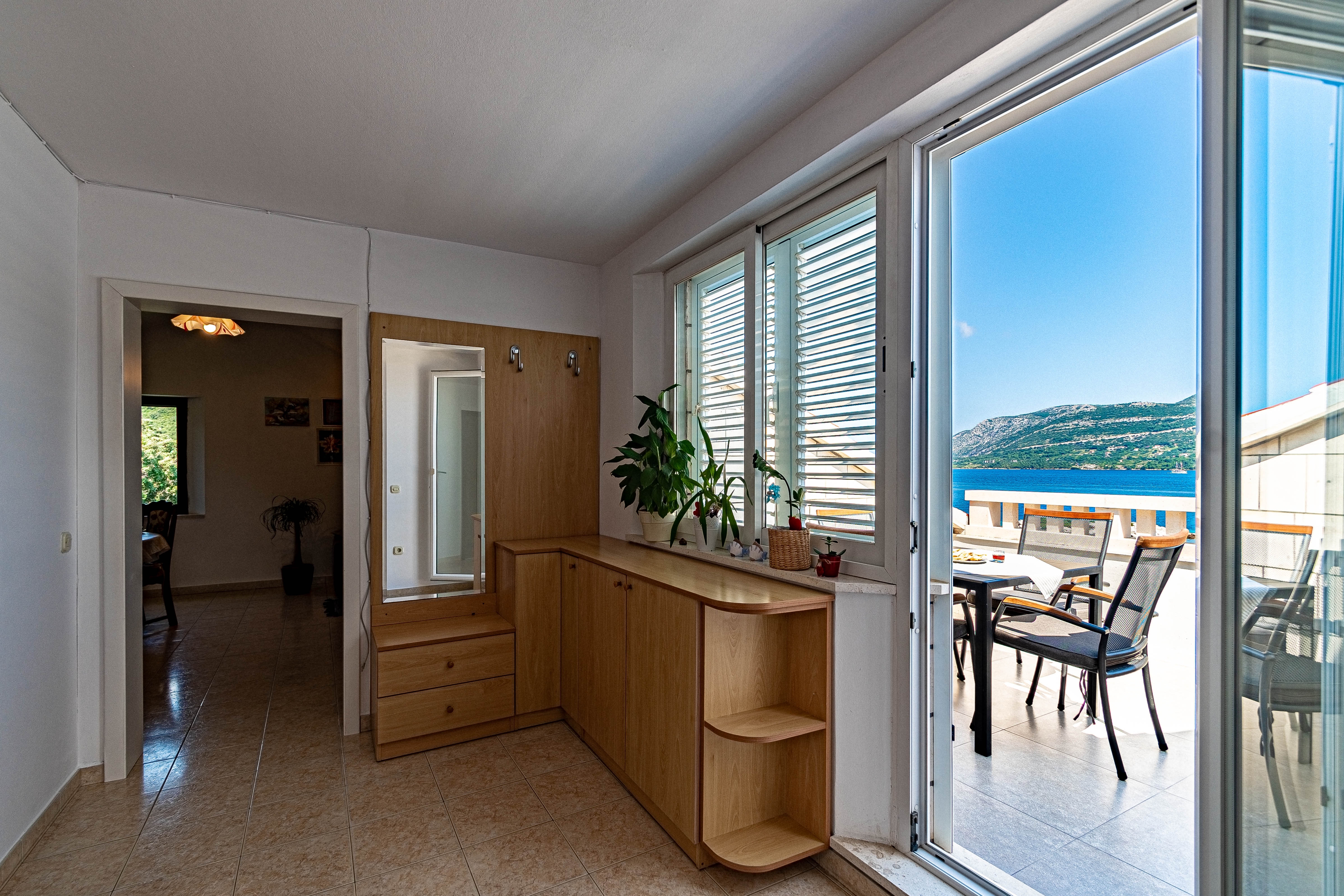 One bedroom apartment near beach Tri Žala, Korčula  A-e