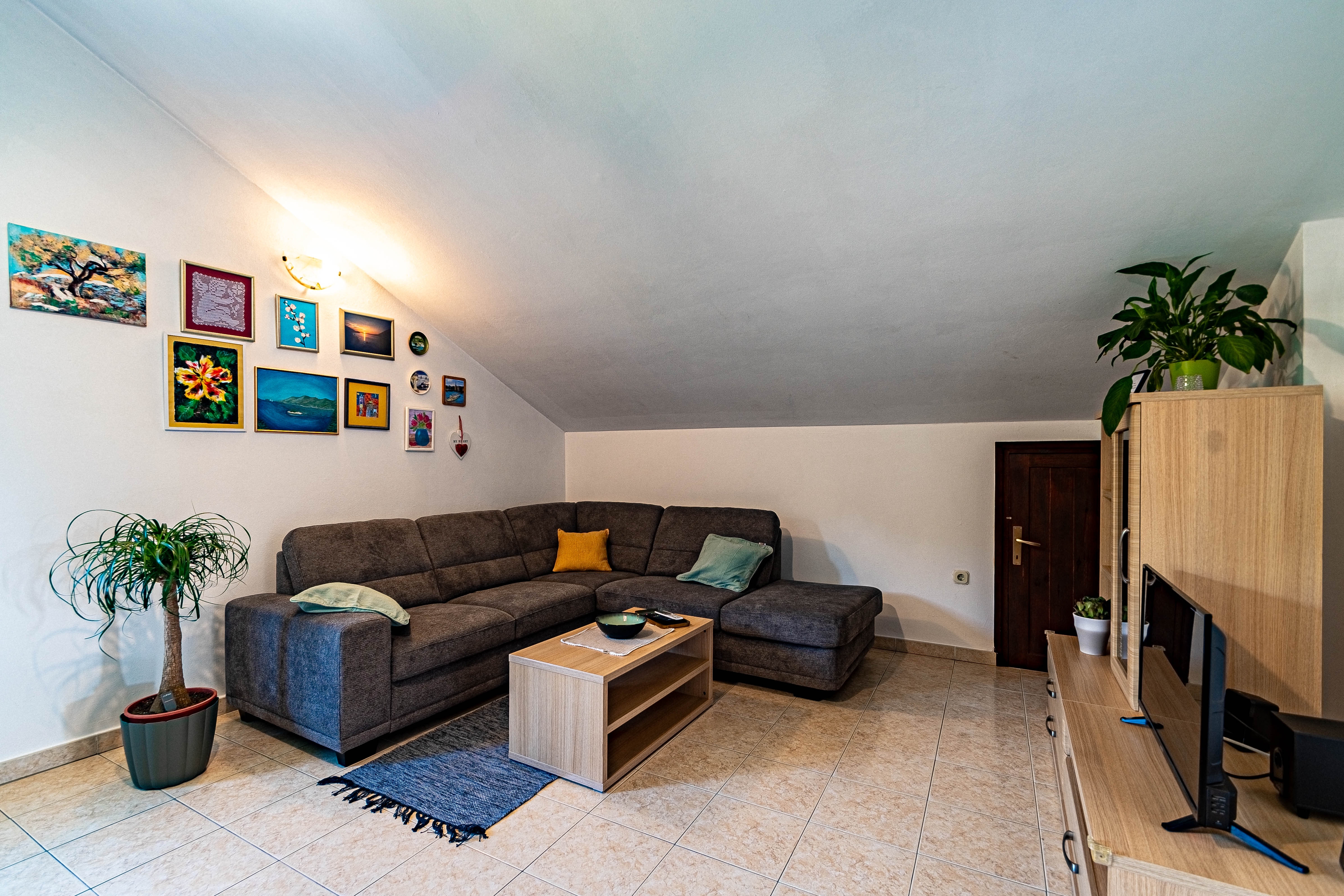 One bedroom apartment near beach Tri Žala, Korčula (A-9237-e)