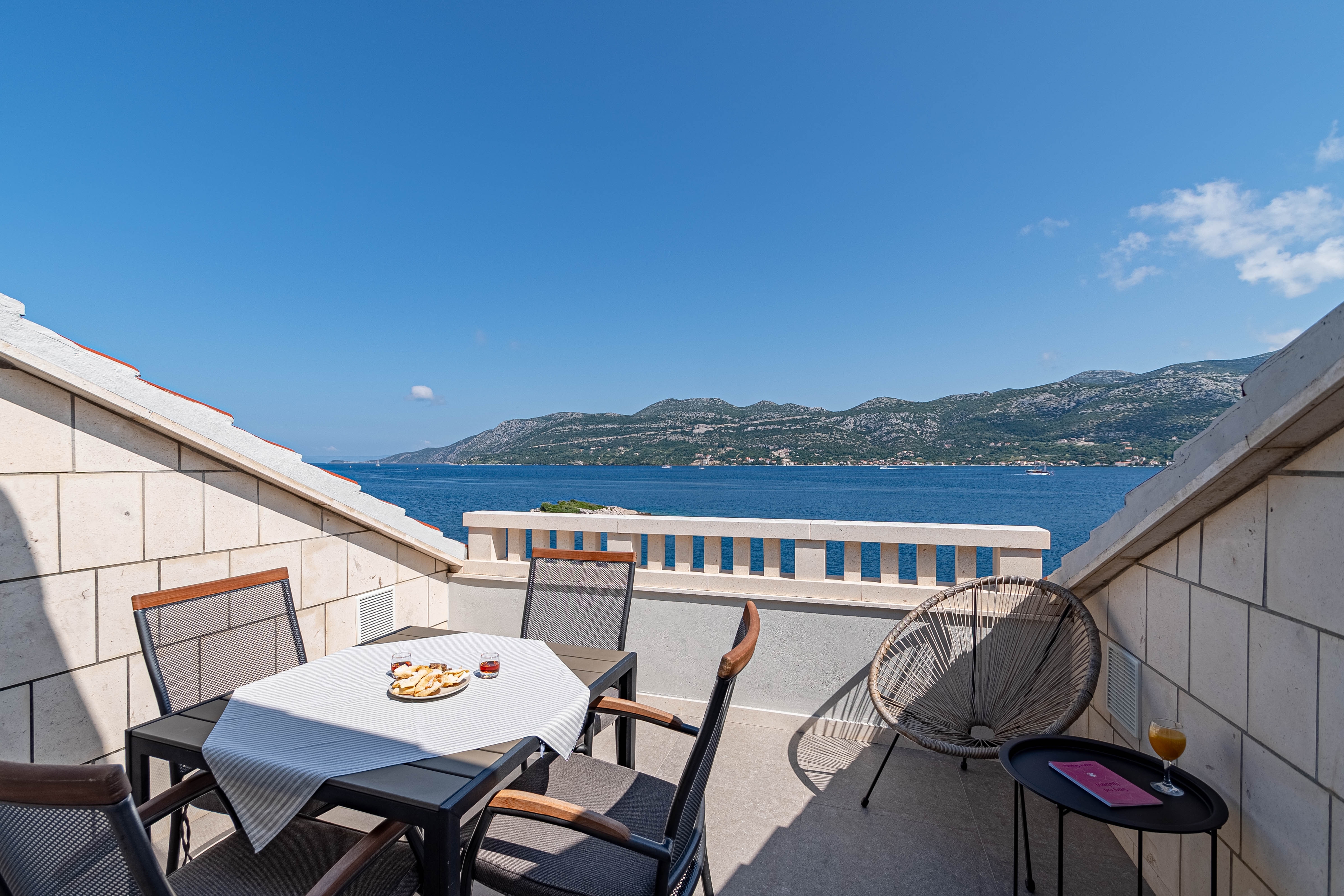 One bedroom apartment near beach Tri Žala, Korčula  A-e