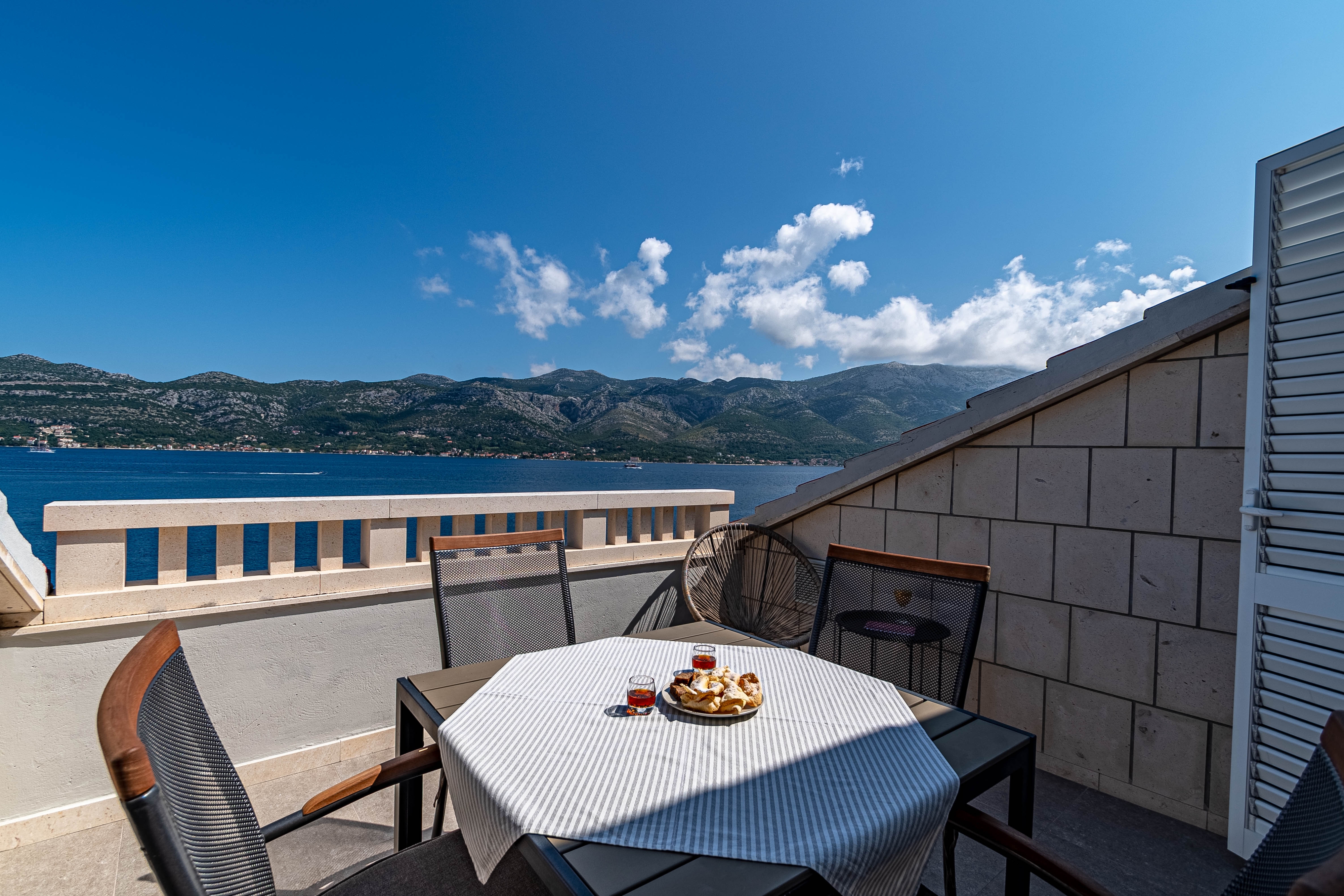 One bedroom apartment near beach Tri Žala, Korčula (A-9237-e)