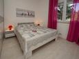Ložnice 1 Raslina, Ložnice 1 v ubytování typu apartment, domácí mazlíčci povoleni a WiFi.