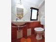 Vela Luka, Bathroom in the studio-apartment, WiFi.