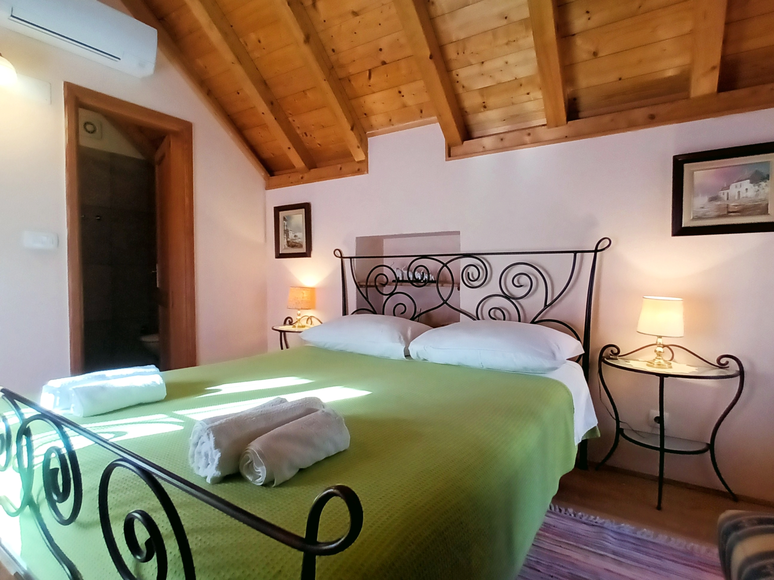 Two bedroom apartment with terrace Komiža, Vis  A-a