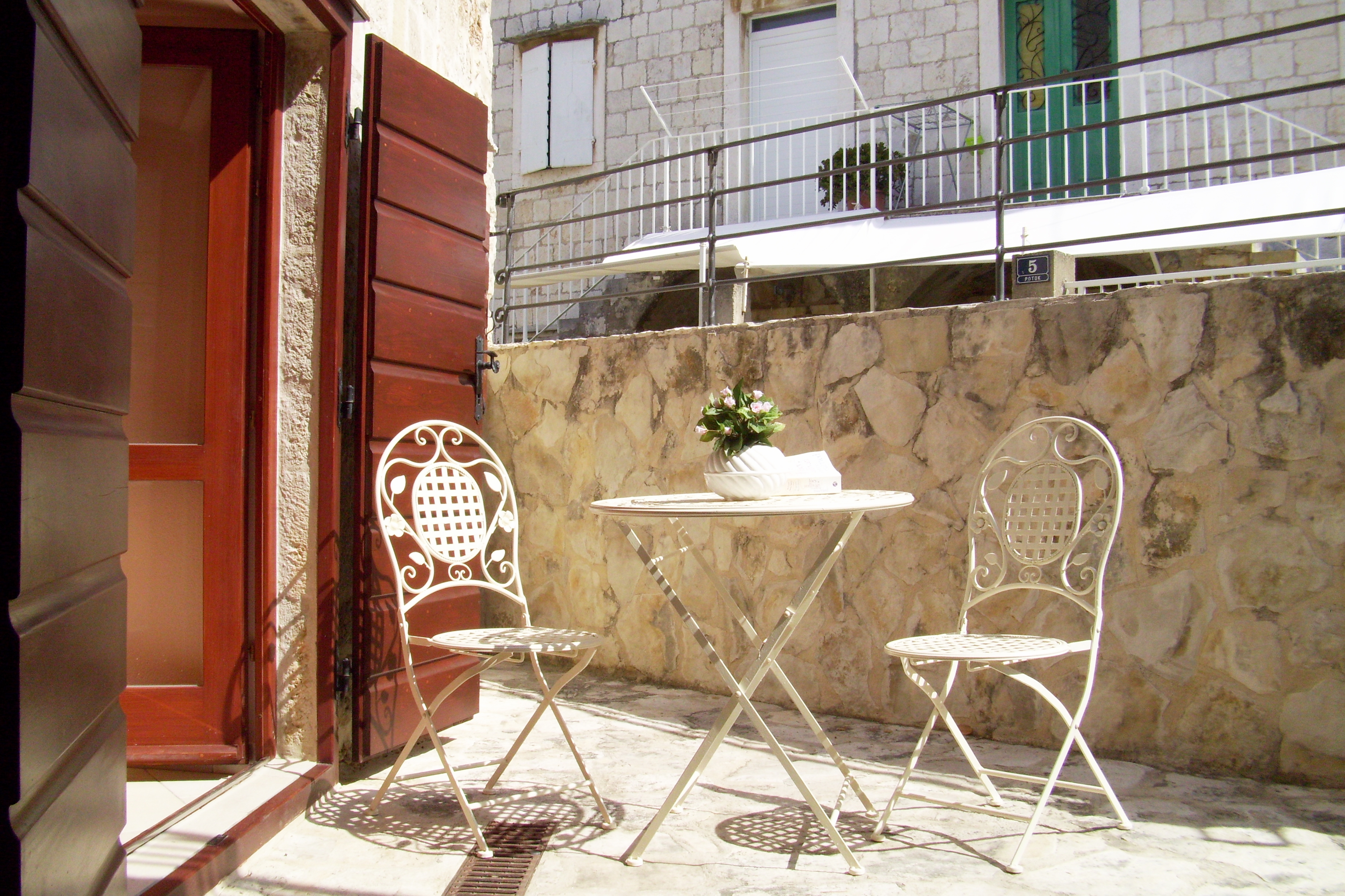 Two bedroom apartment with terrace Komiža, Vis (A-9247-b) Two bedroom apartment with terrace Komiža, Vis (A-9247-b)