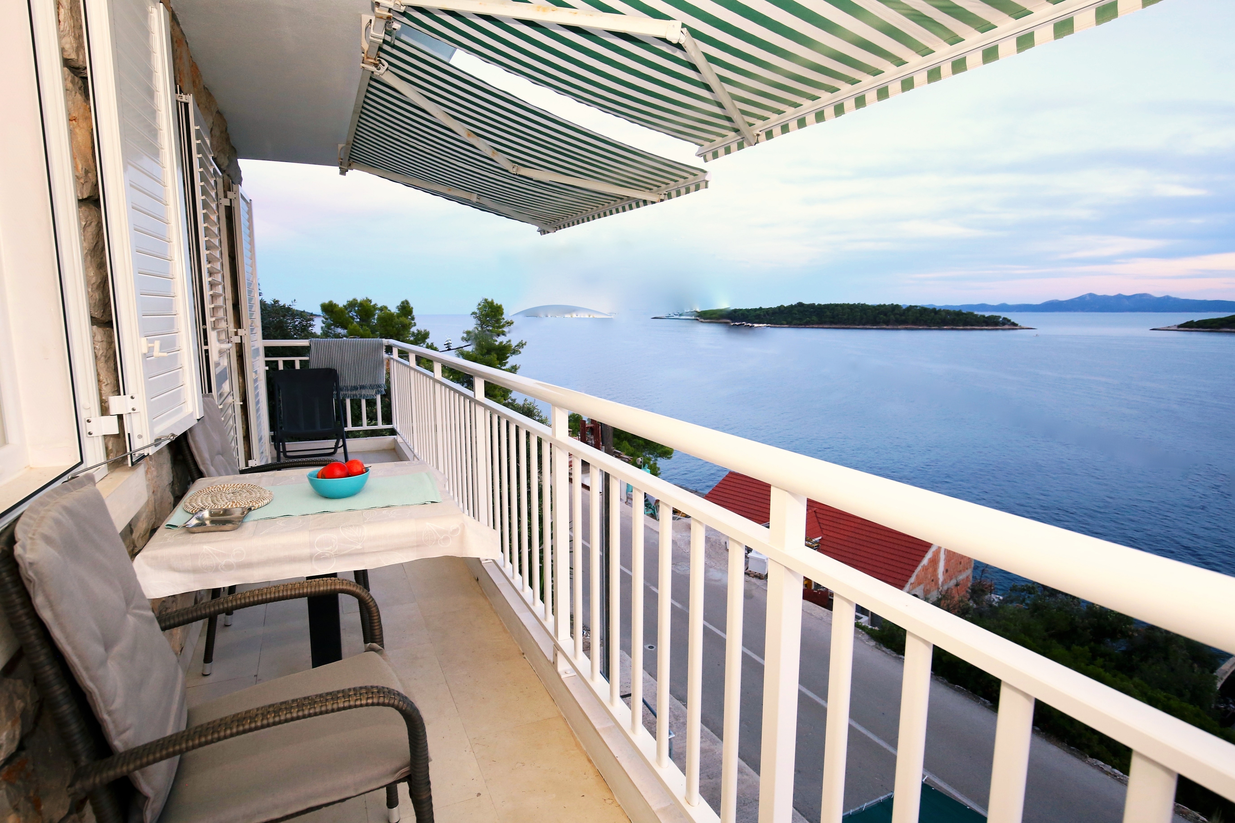 One bedroom apartment near beach Prižba, Korčula  A-a