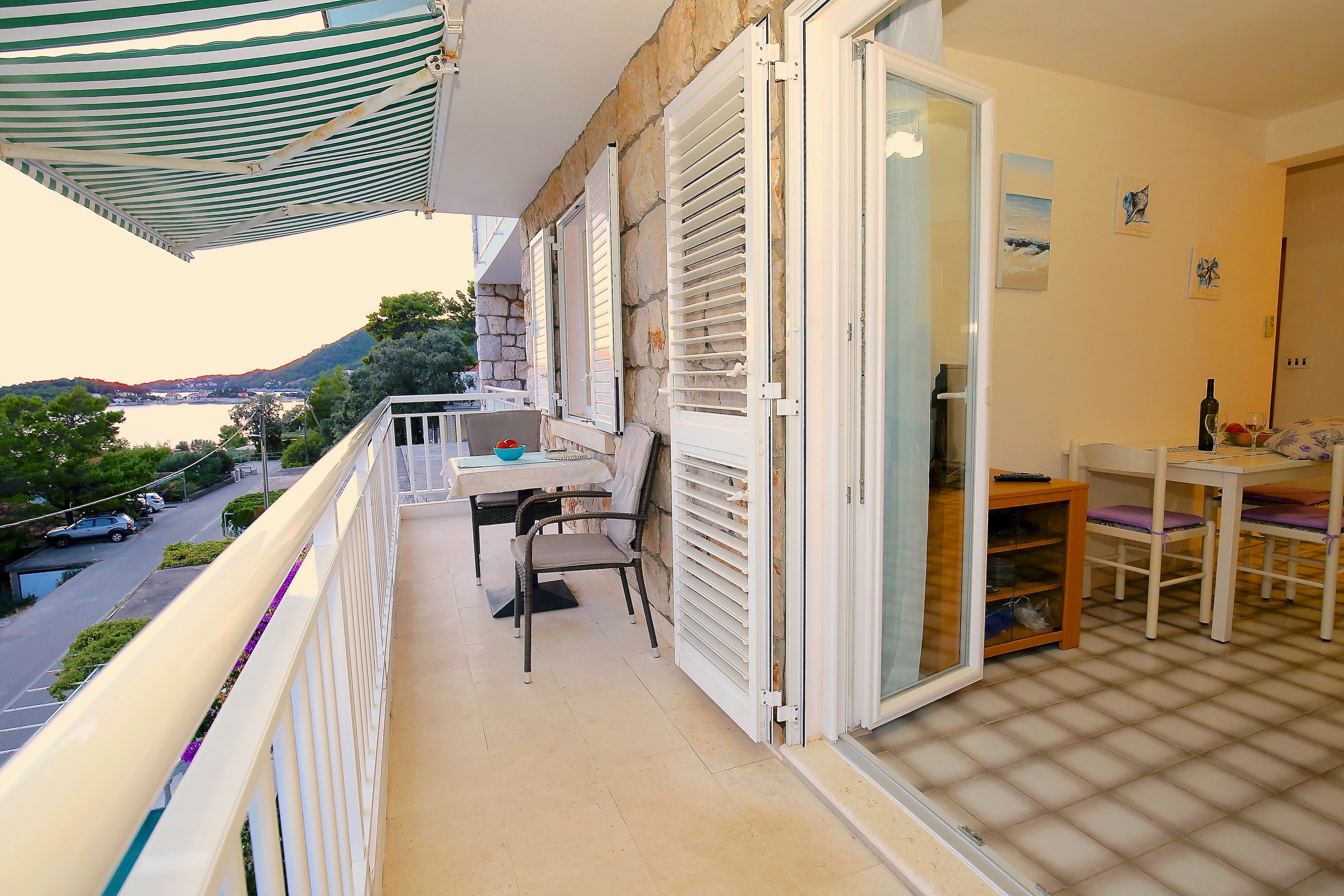 One bedroom apartment near beach Prižba, Korčula  A-a