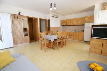Dining room Prižba, Dining room in the apartment, dostupna klima, dopusteni kucni ljubimci i WIFI.
