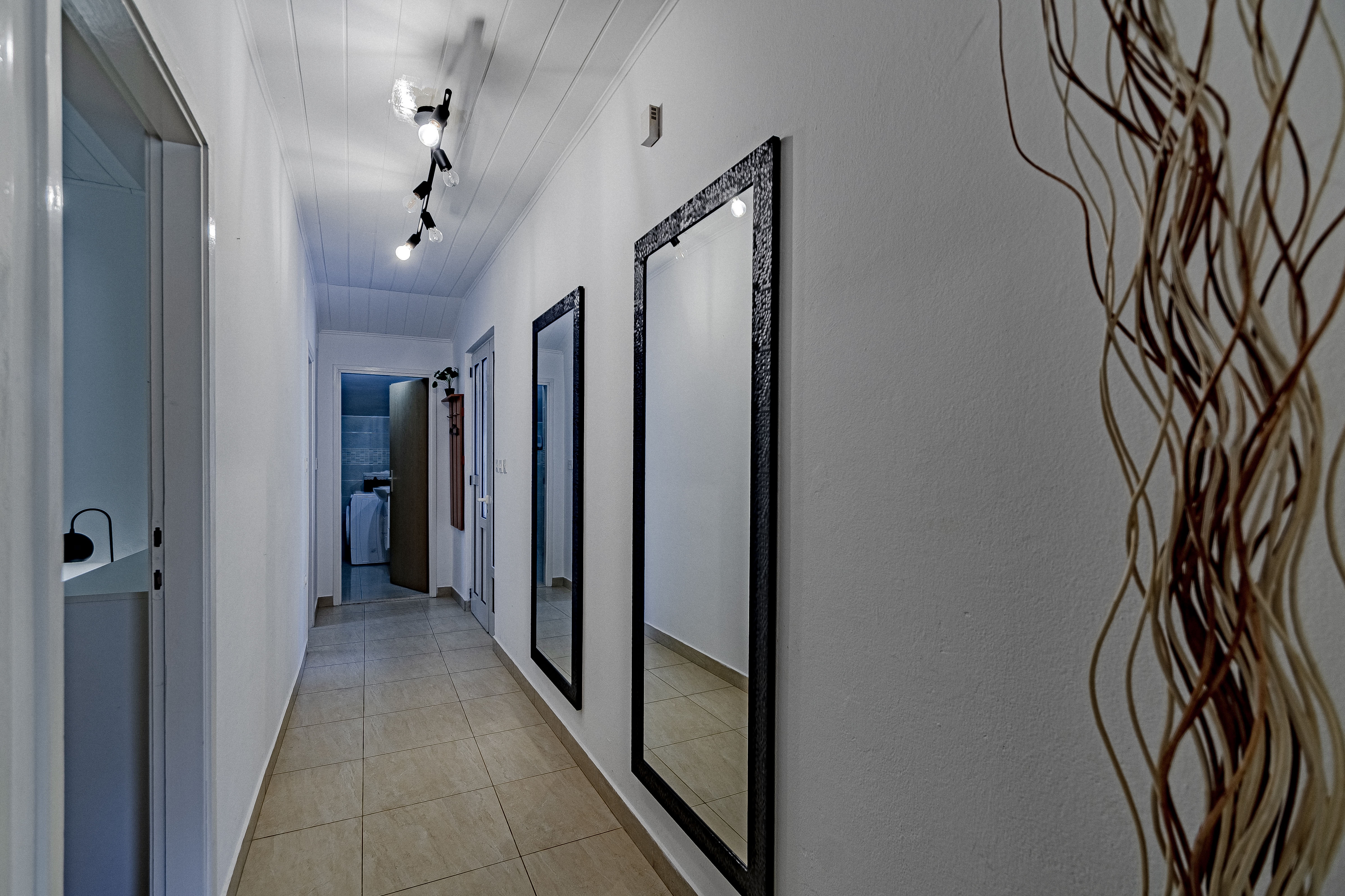Comfortable and spacious house near beach Cove Stratinčica, Korčula  K