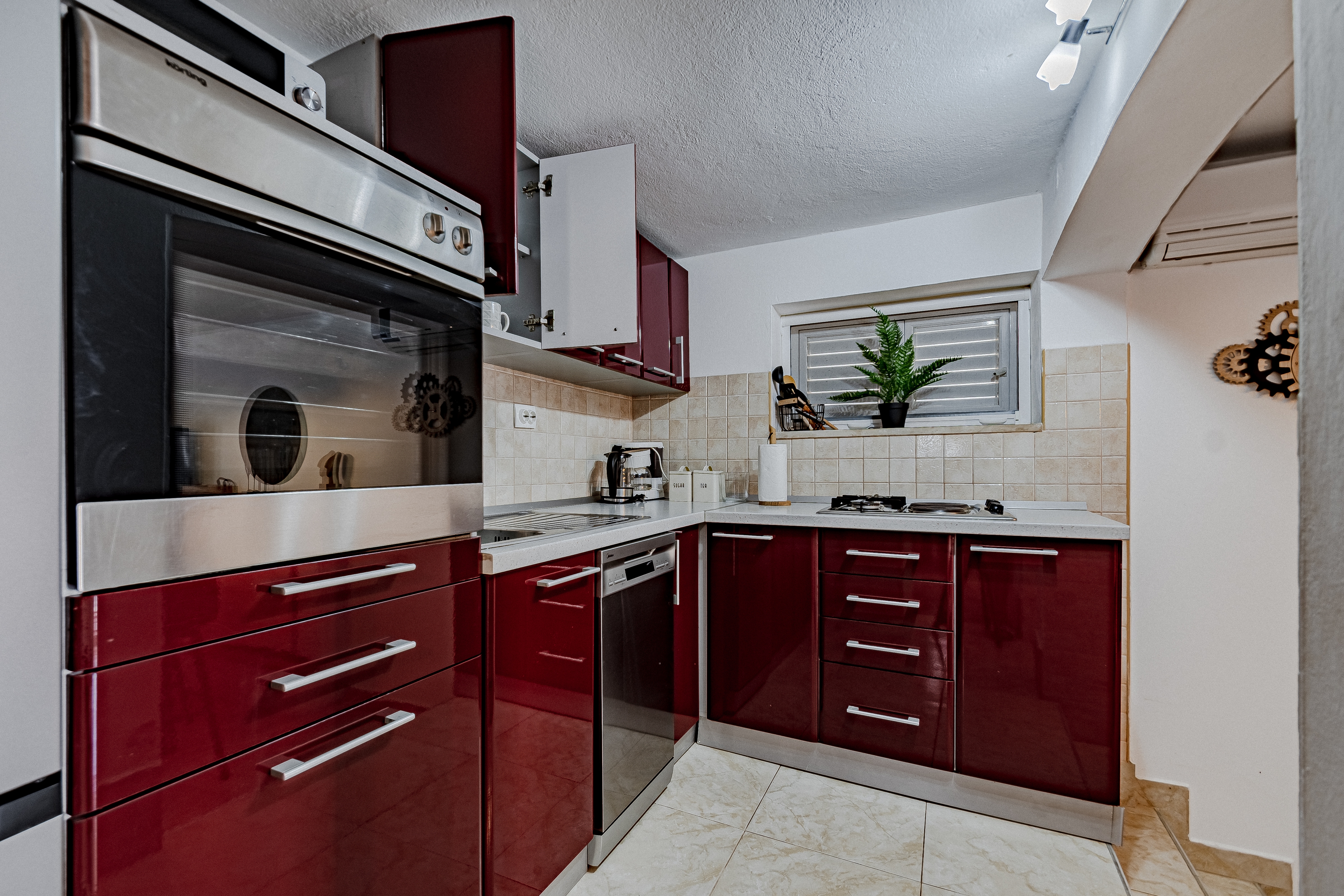 Comfortable and spacious house near beach Cove Stratinčica, Korčula  K