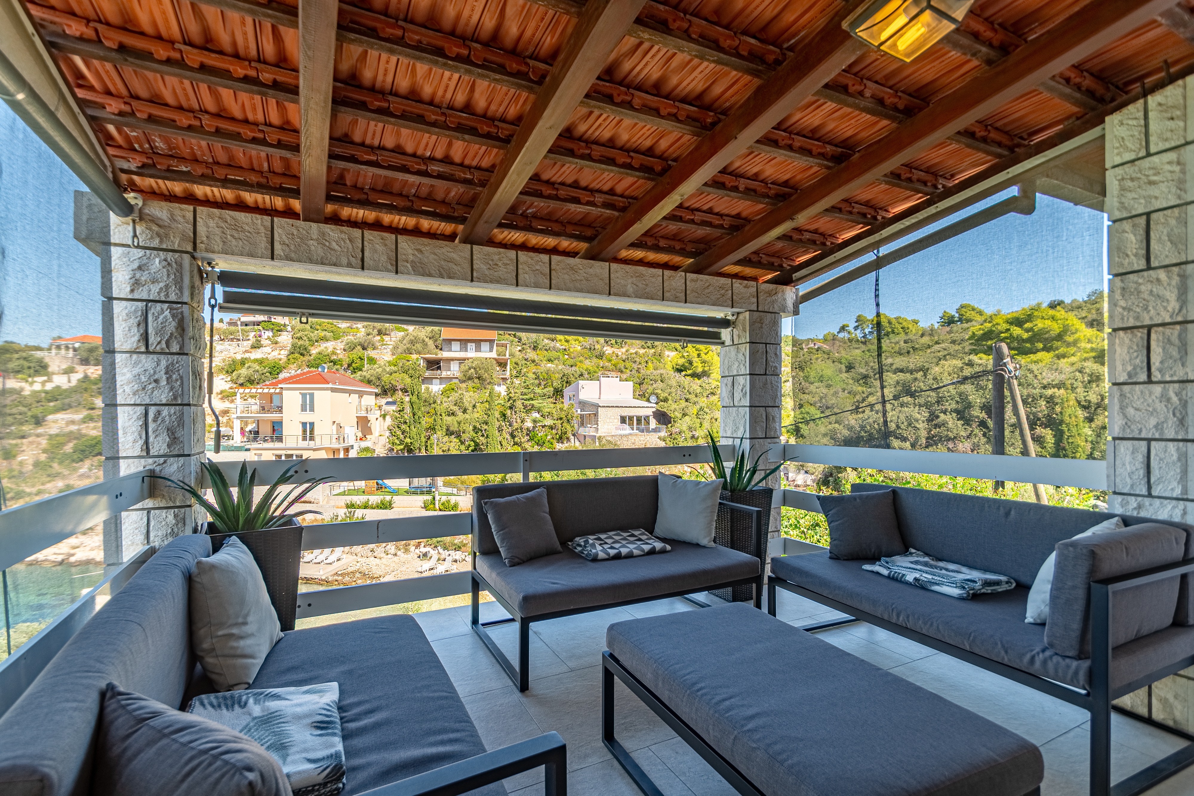 Comfortable and spacious house near beach Cove Stratinčica, Korčula  K