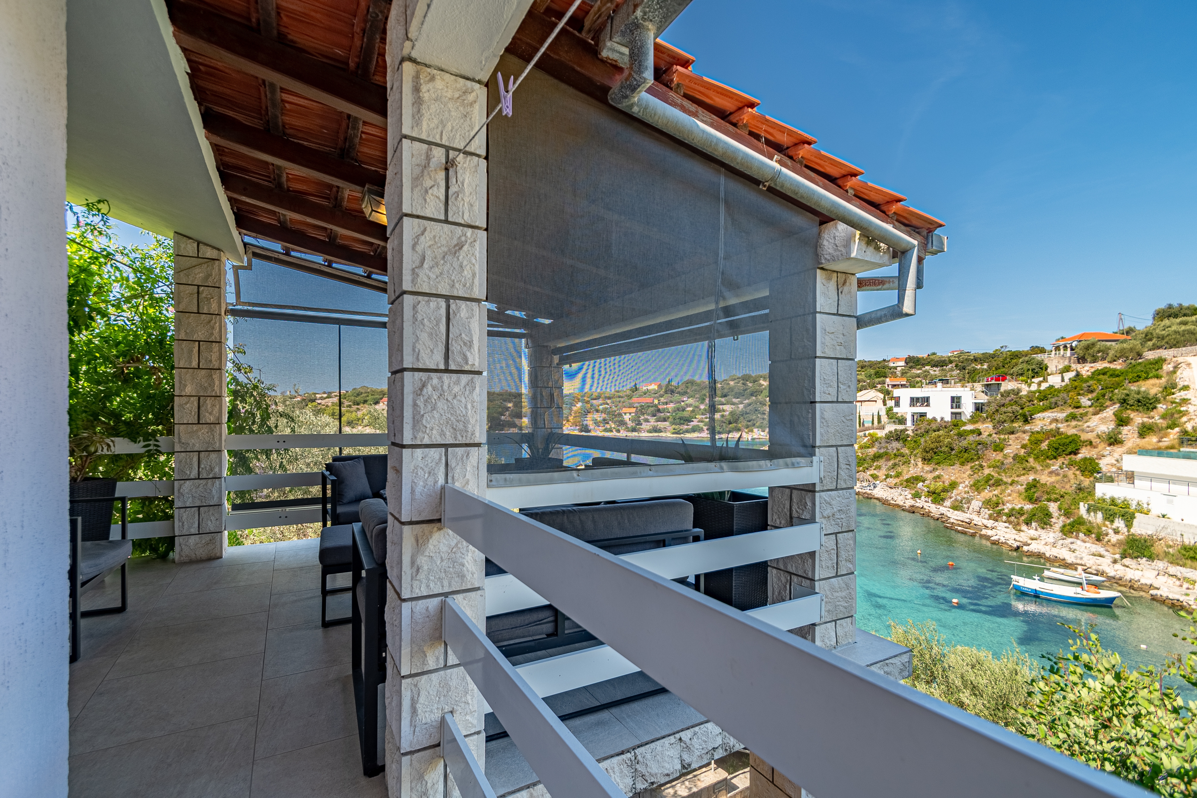 Comfortable and spacious house near beach Cove Stratinčica, Korčula  K