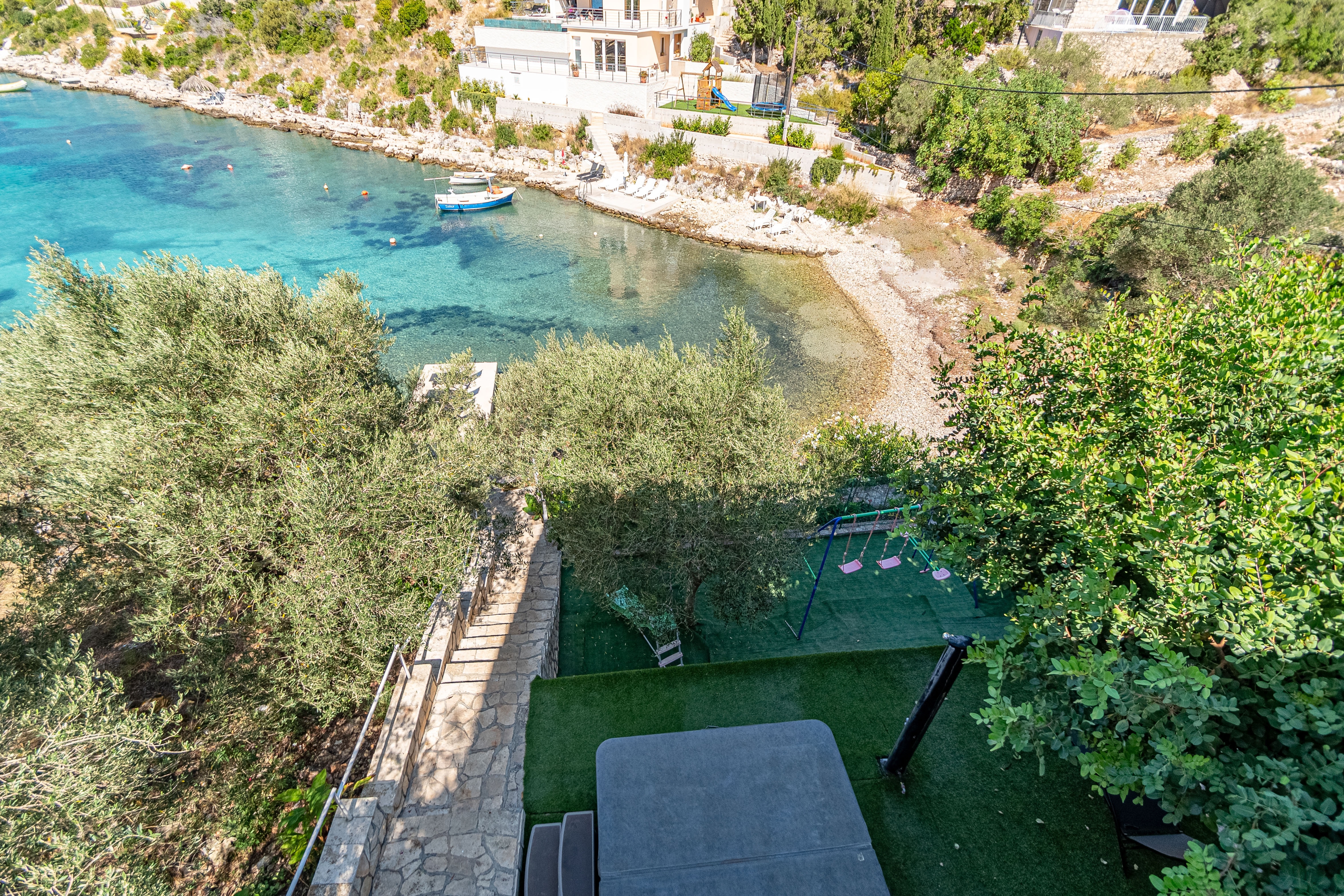 Comfortable and spacious house near beach Cove Stratinčica, Korčula  K