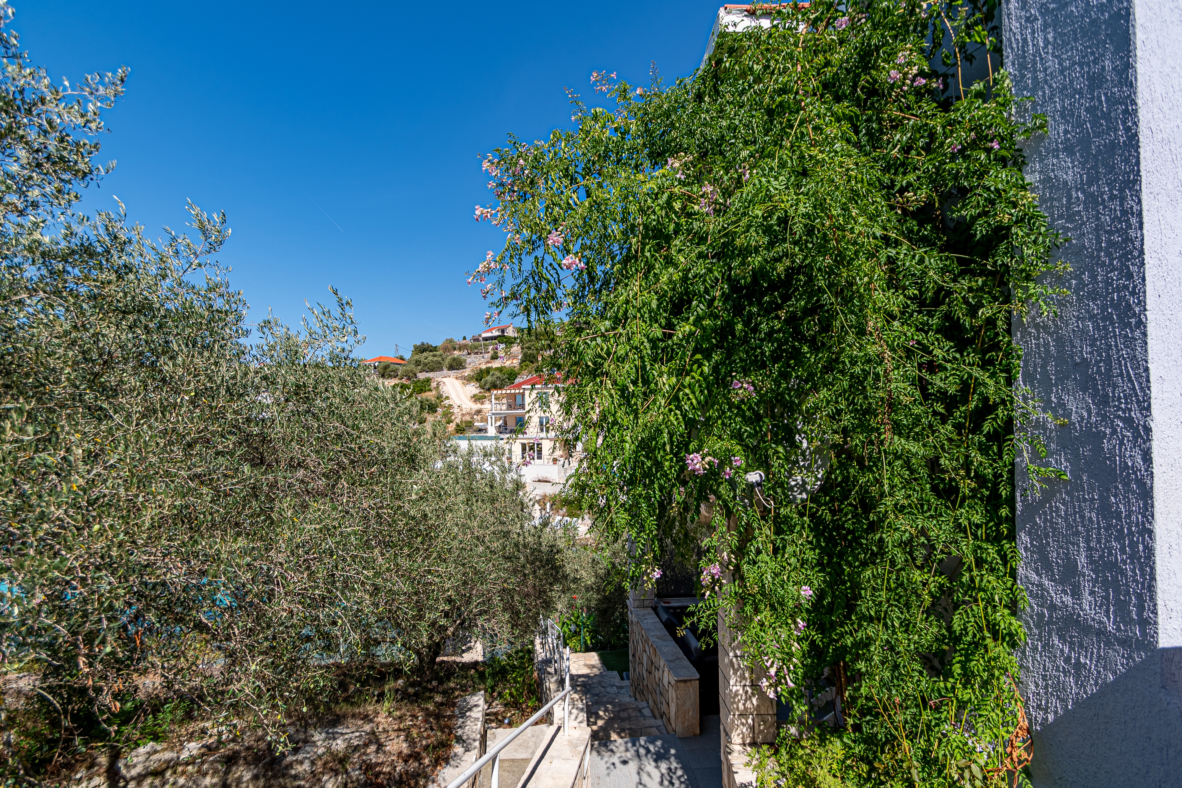 Comfortable and spacious house near beach Cove Stratinčica, Korčula  K
