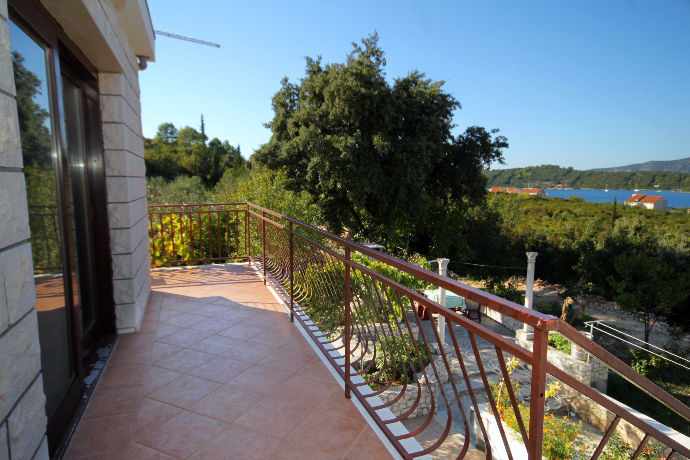 Three bedroom apartment with terrace and sea view Kneža, Korčula  A-a