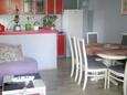 Jídelna Vodice, Jídelna v ubytování typu apartment, s klimatizací, domácí mazlíčci povoleni a WiFi.
