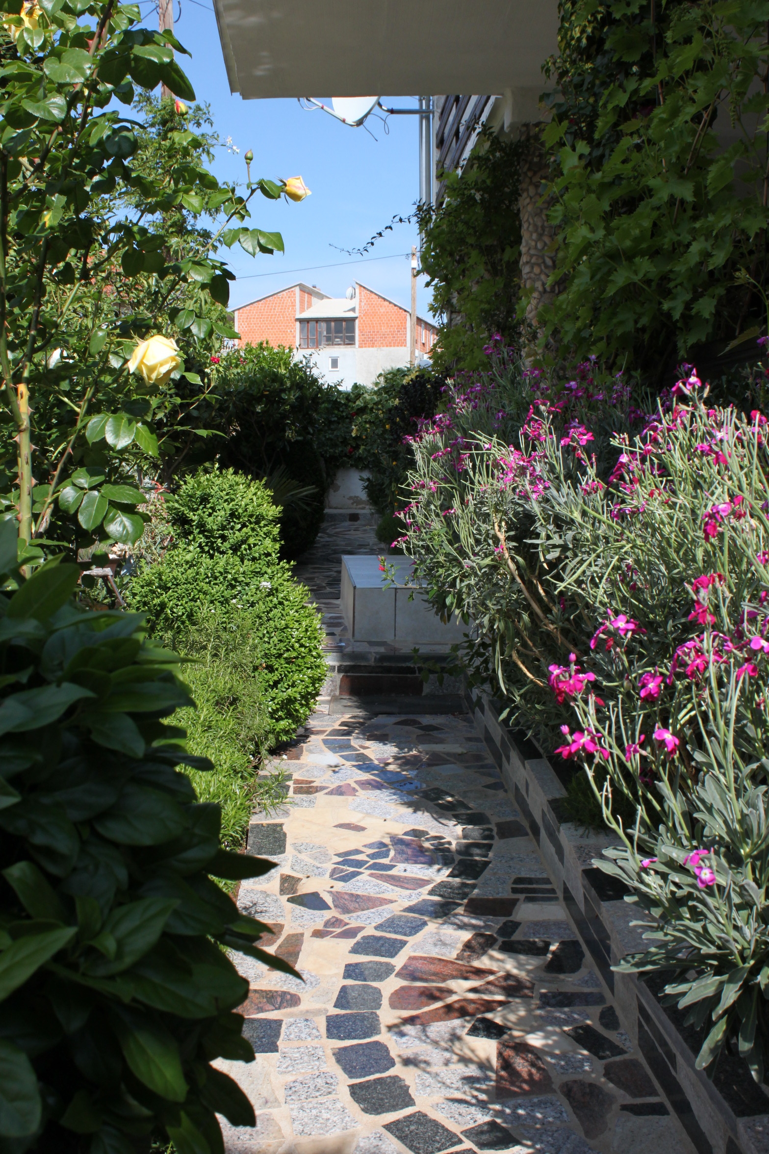 Four-bedroom apartment with terrace Vodice  A-a