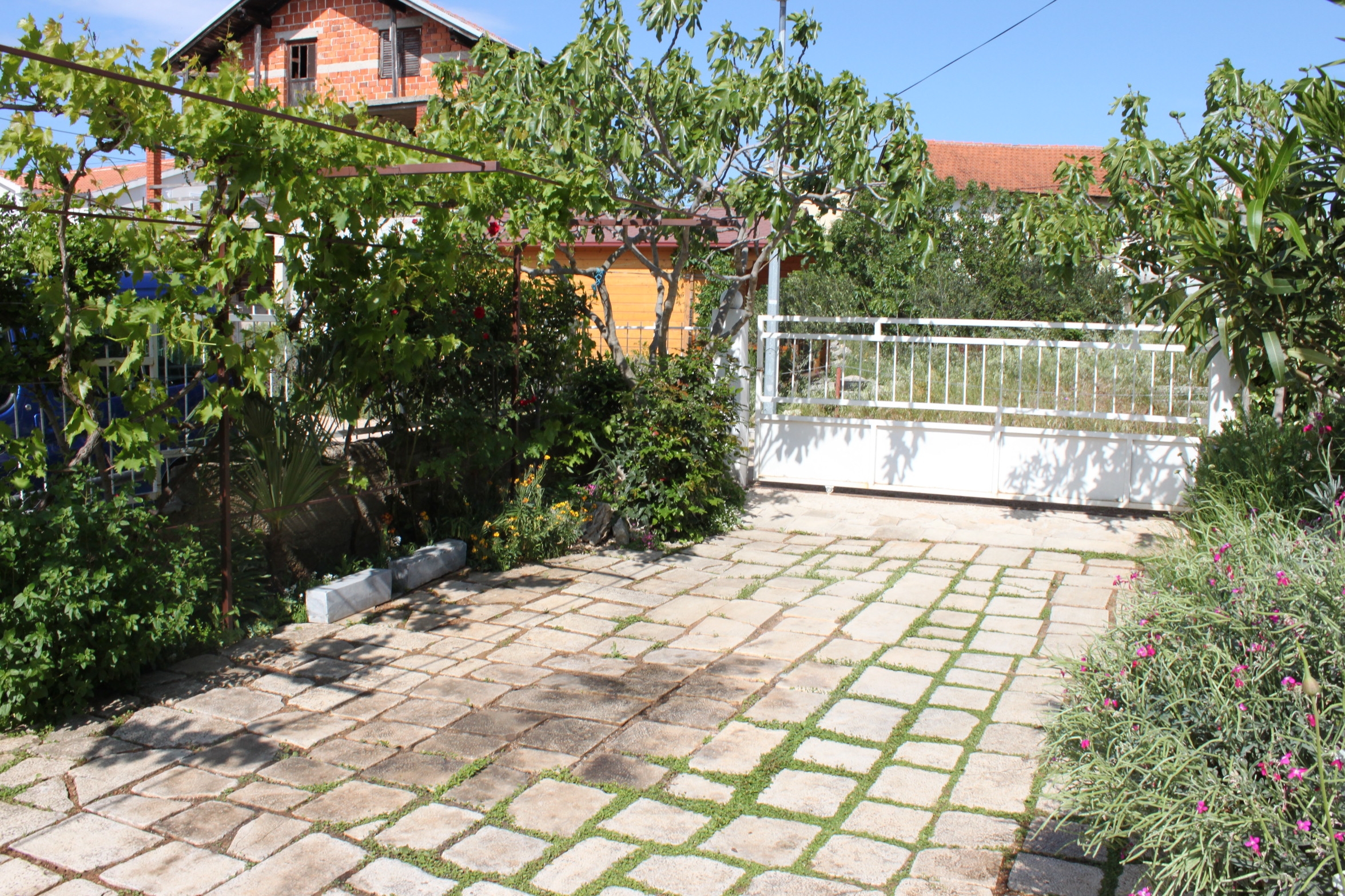 Four-bedroom apartment with terrace Vodice  A-a