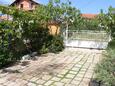 Parkoviště Vodice, Vodice, Parkoviště 927 - Ubytování s oblázkovou pláží.
