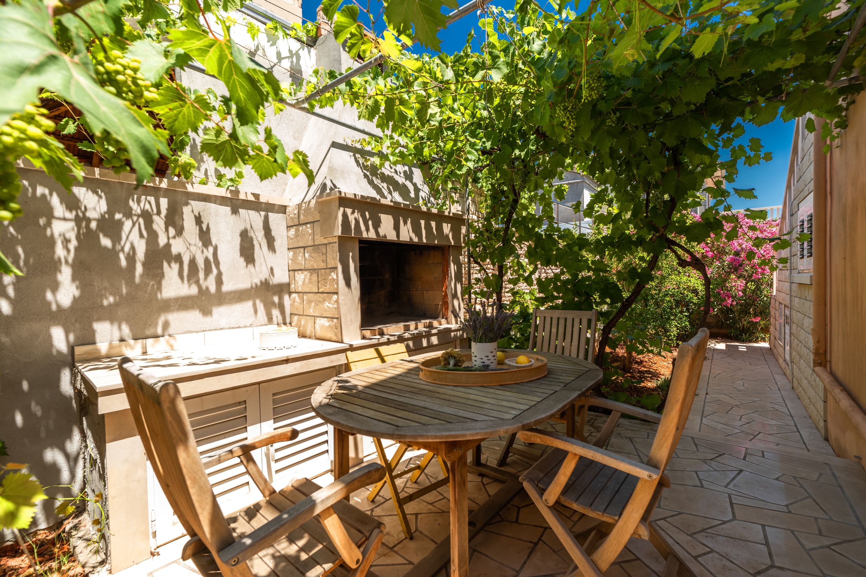 Three bedroom apartment near beach Cove Gradina, Korčula  A-a