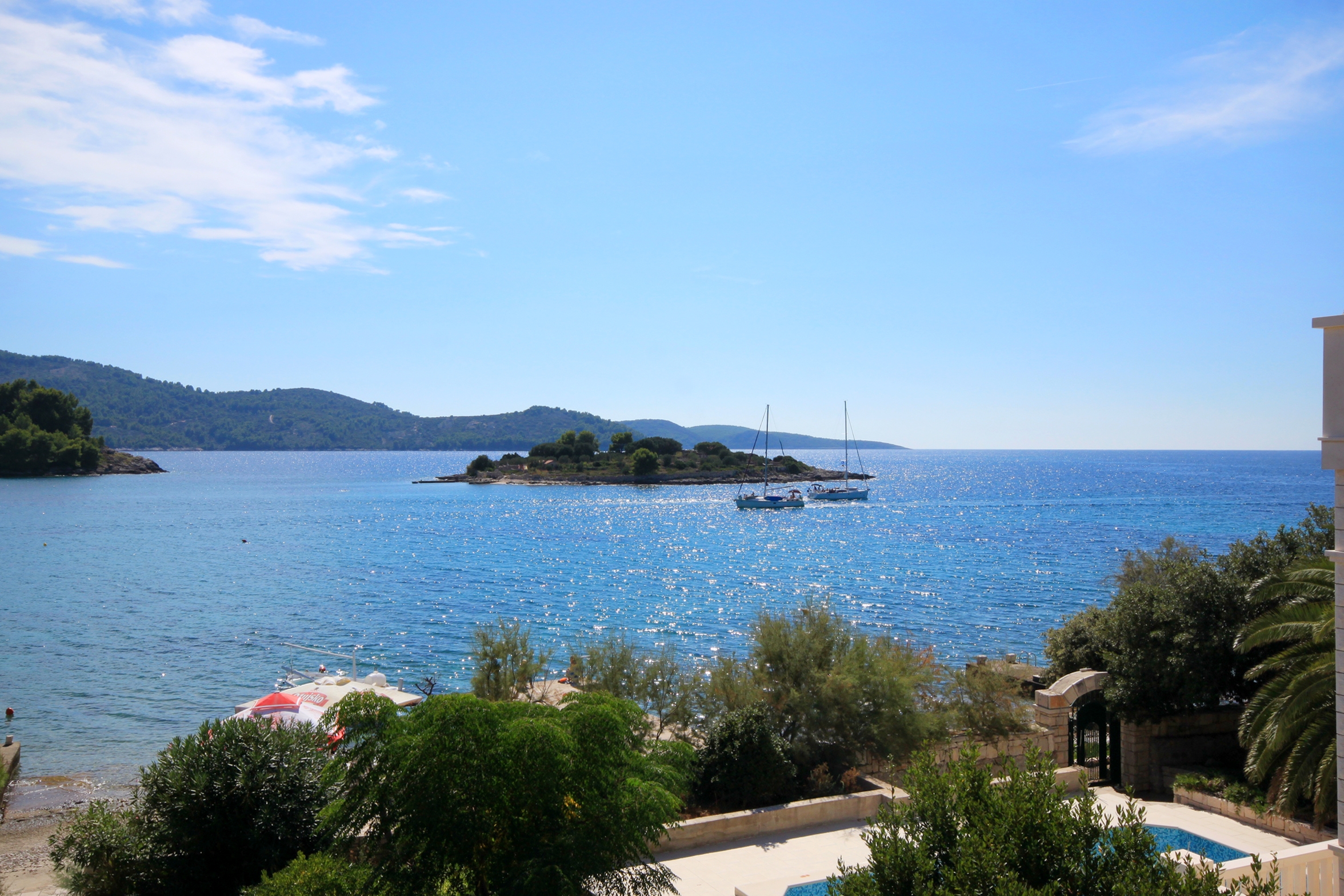 Three bedroom apartment near beach Cove Gradina, Korčula  A-a