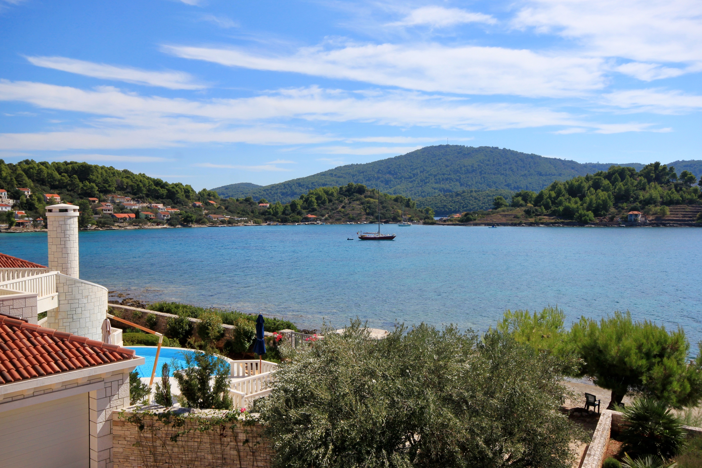 Three bedroom apartment near beach Cove Gradina, Korčula  A-a