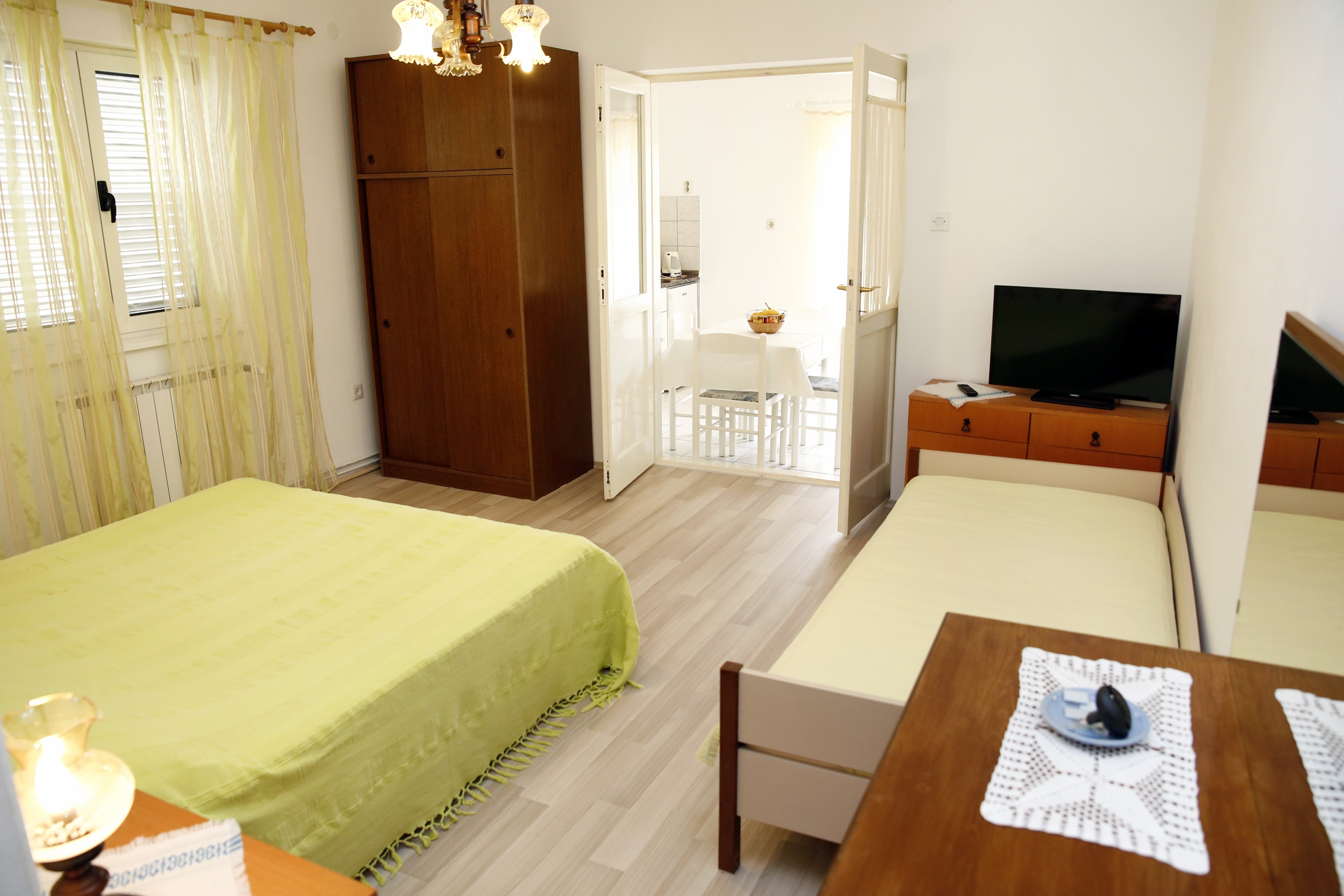 Jednosobni apartman s terasom Vodice  A-b