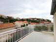 Prigradica, Terrasse dans l’hébergement en type house, avec la vue sur la mer, animaux acceptés et WiFi.