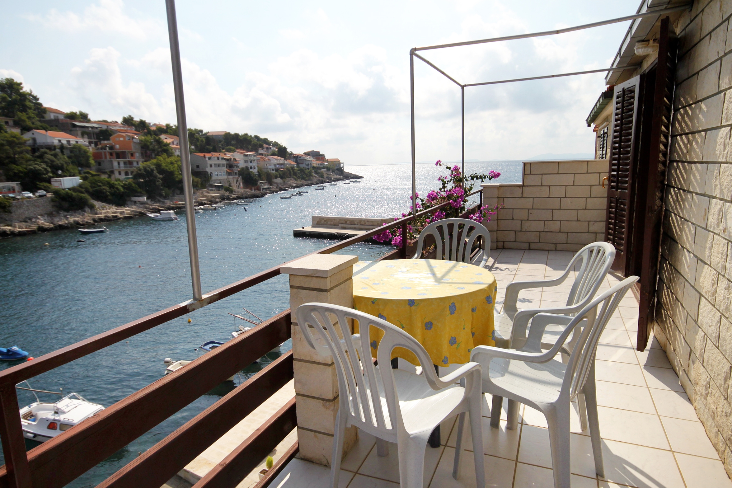 Two bedroom apartment near beach Zavalatica, Korčula  A-a