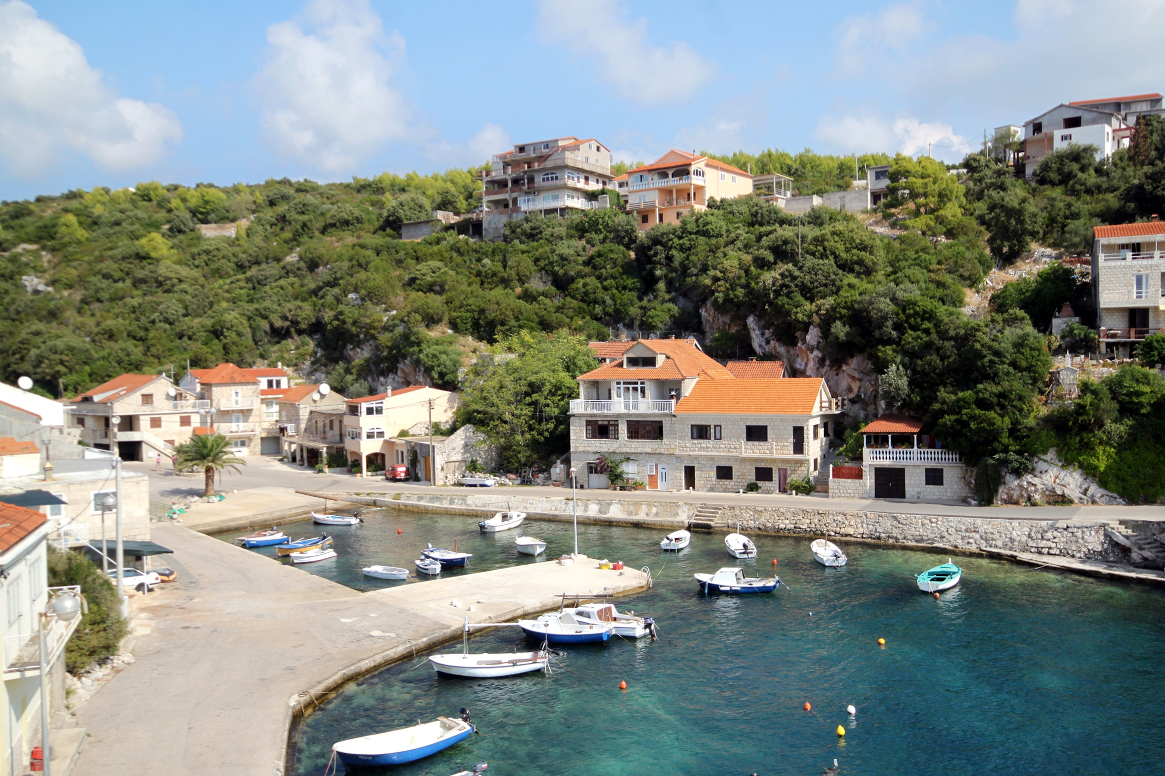 Two bedroom apartment near beach Zavalatica, Korčula  A-a
