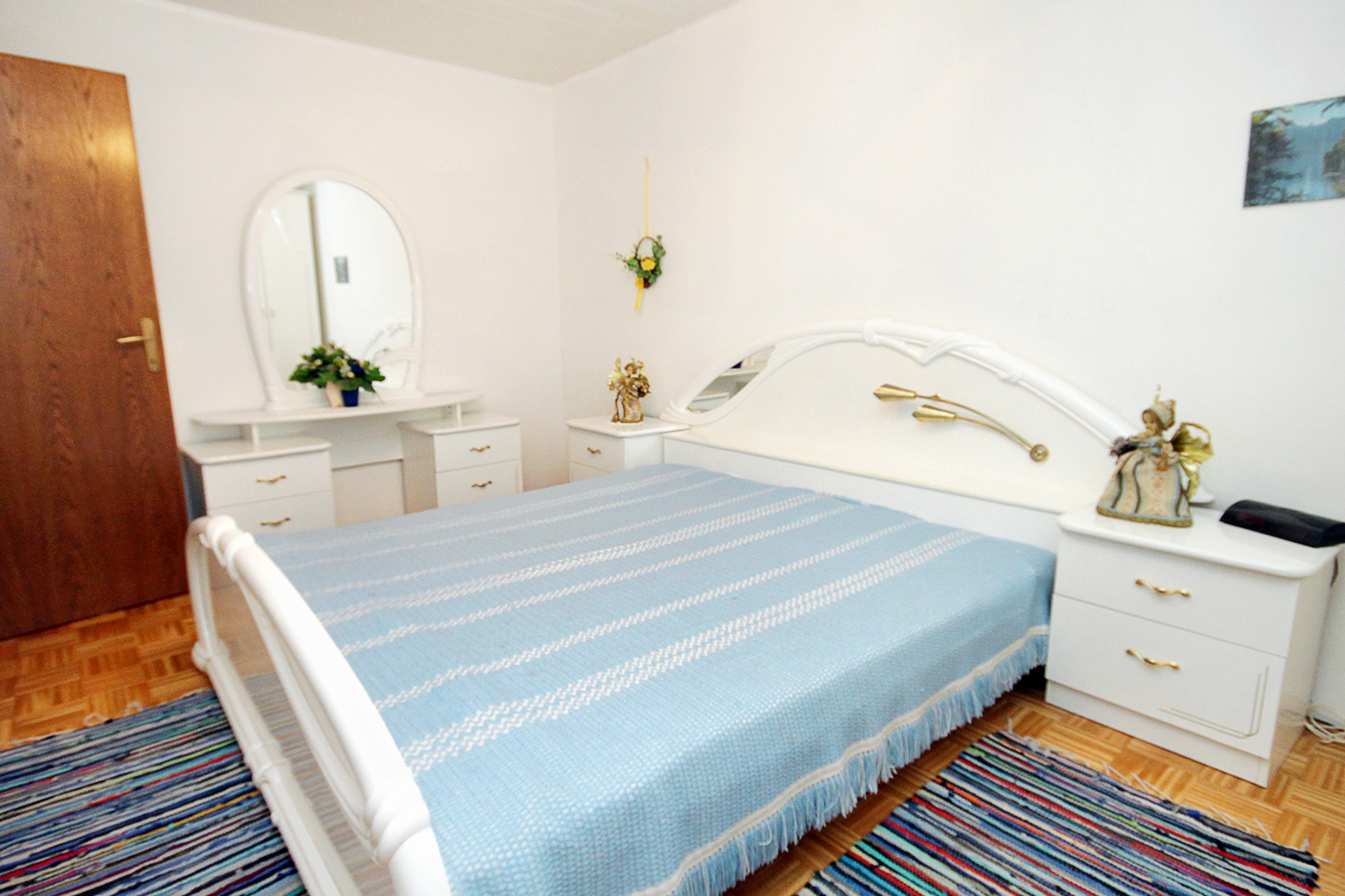 Two bedroom apartment near beach Zavalatica, Korčula  A-a