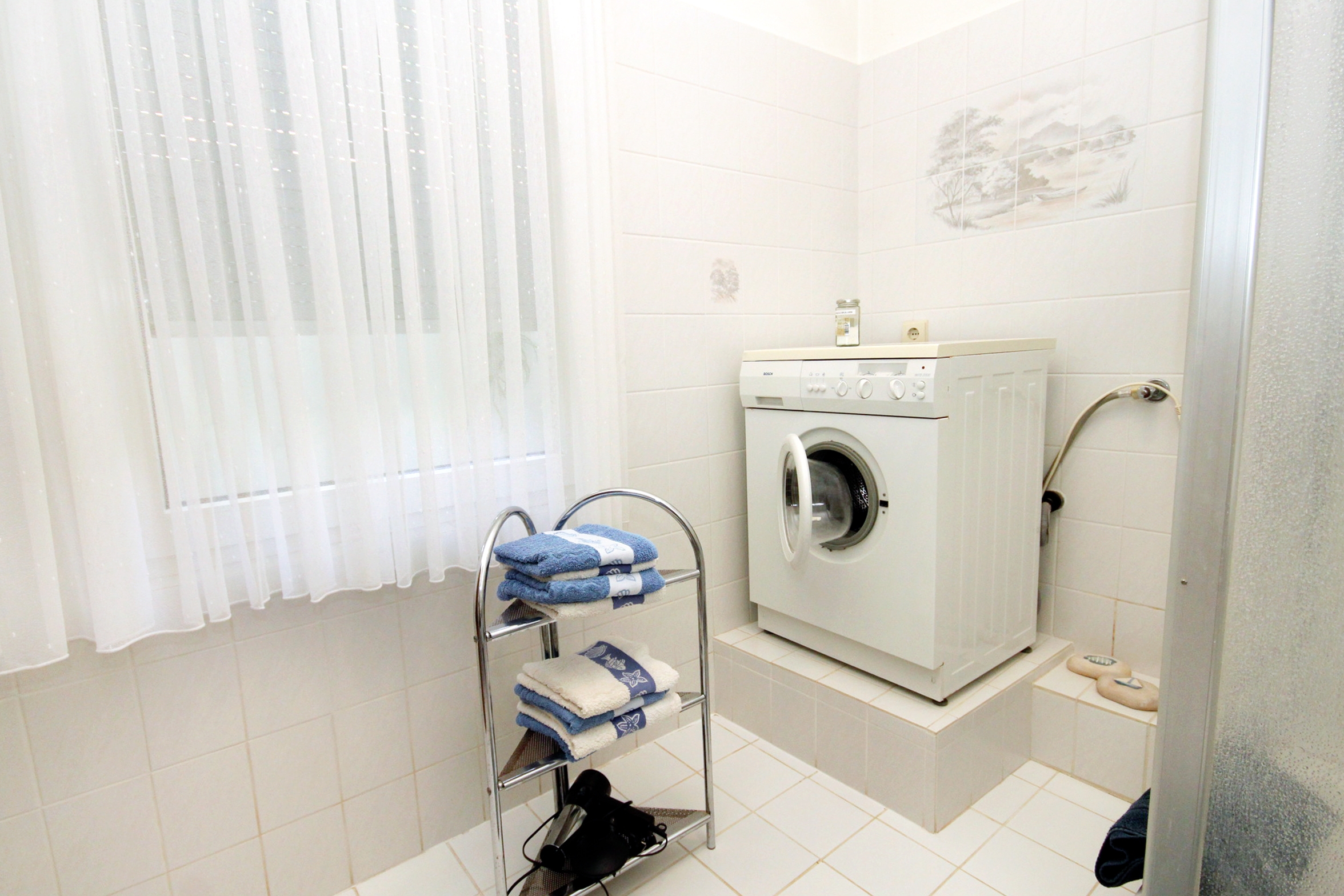 Two bedroom apartment near beach Zavalatica, Korčula  A-b